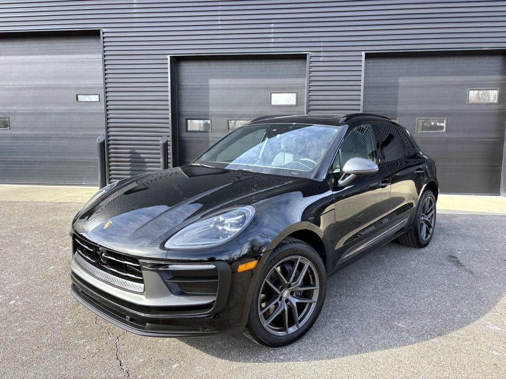 2025 Porsche Macan T's photo
