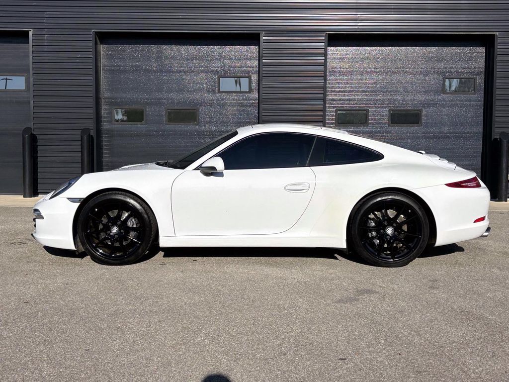 2013 Porsche 911 Coupe photo 2