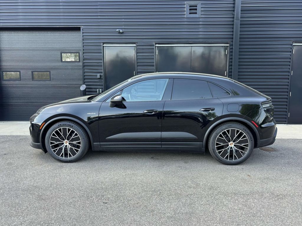 Used 2025 Porsche Macan Base with VIN WP1AD2XA9SL076980 for sale in Dublin, OH