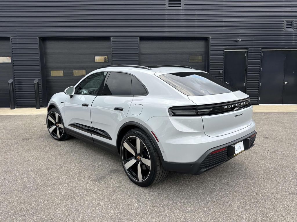 2025 Porsche Macan Electric 4 photo 3