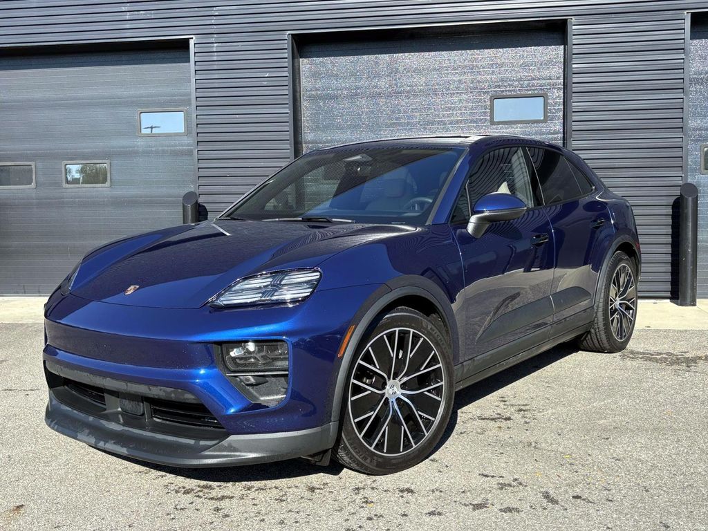 2024 Porsche Macan Base