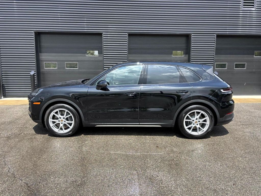2024 Porsche Cayenne photo 2
