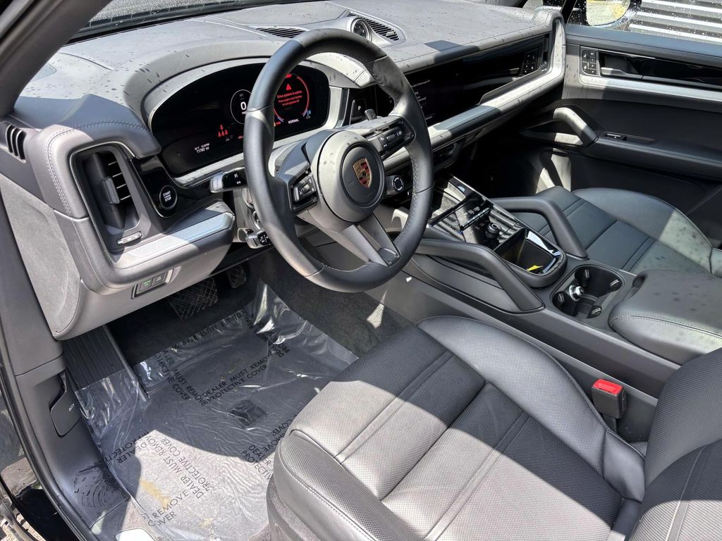 2024 Porsche Cayenne photo 4