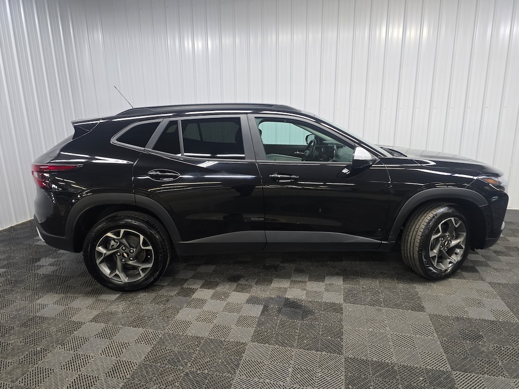 Used 2025 Chevrolet Trax LT SUV