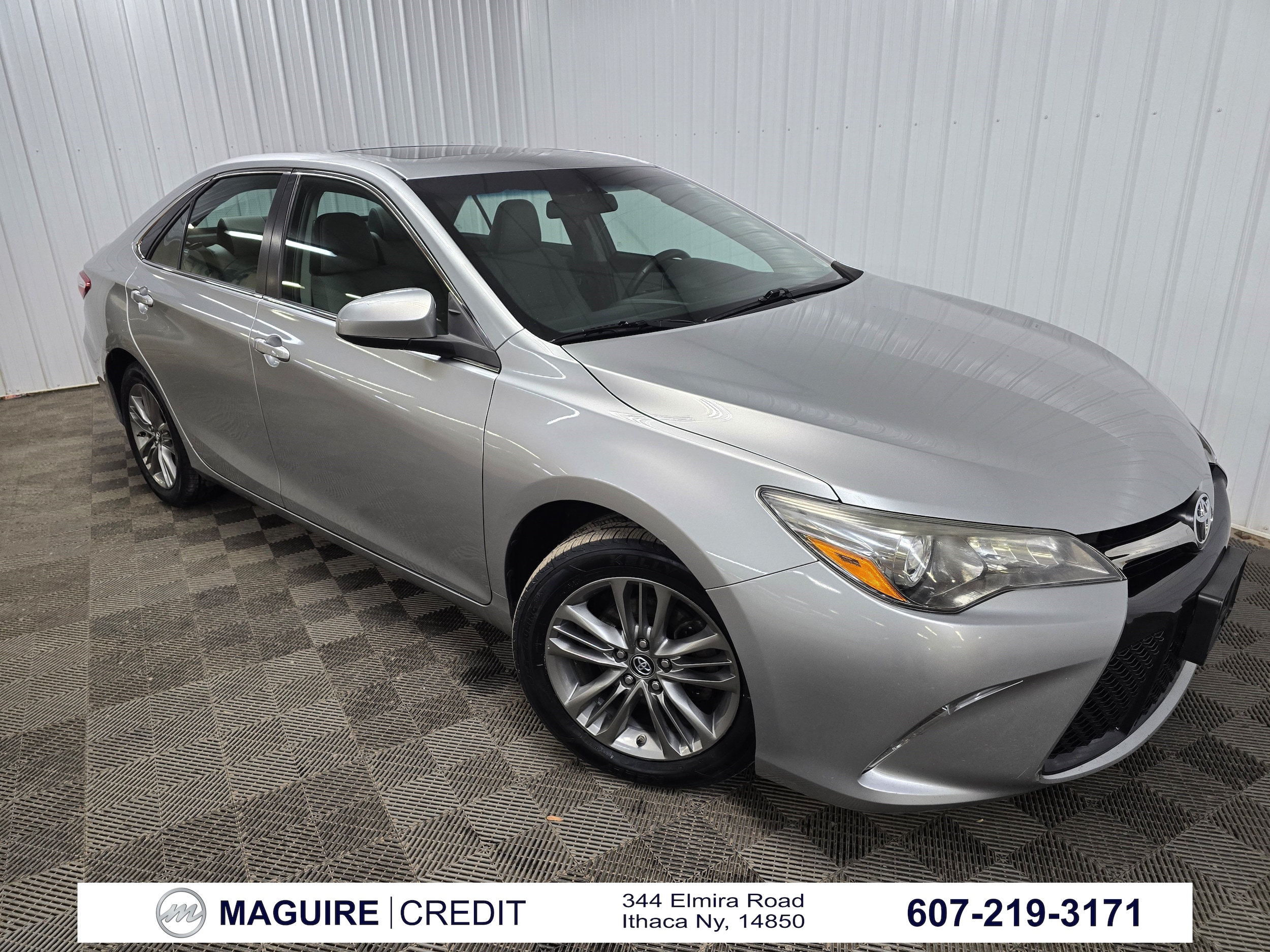 2016 Toyota Camry Special Edition's photo