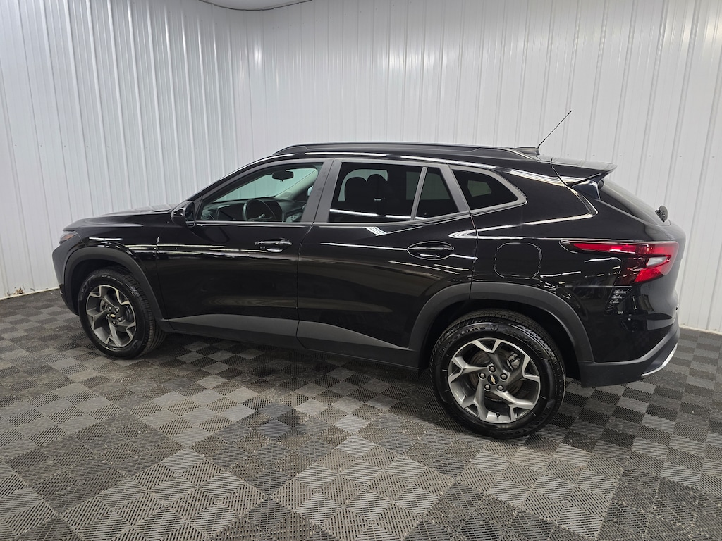 Used 2025 Chevrolet Trax LT SUV