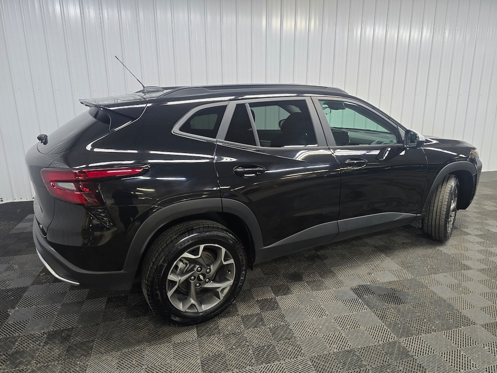Used 2025 Chevrolet Trax LT SUV