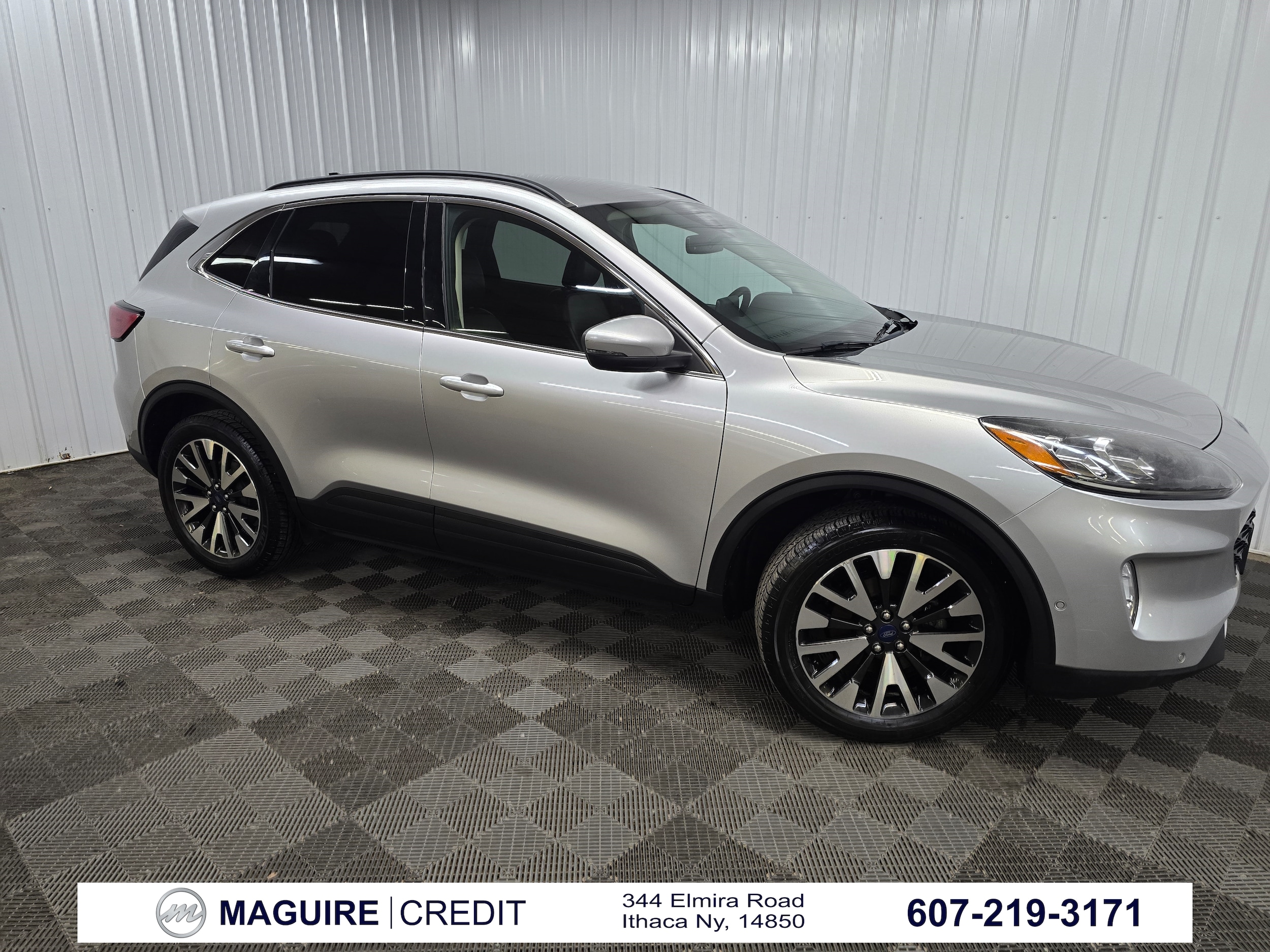 2020 Ford Escape Titanium's photo