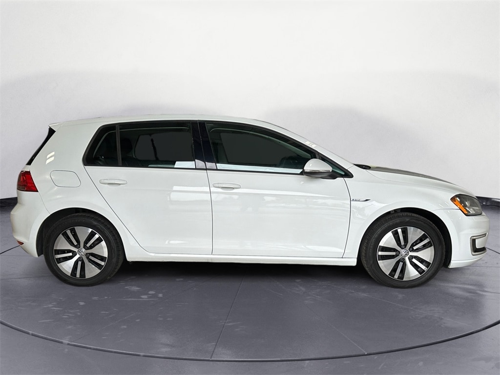 Used 2016 Volkswagen e-Golf e-Golf SE with VIN WVWKP7AU3GW915432 for sale in Grand Island, NY