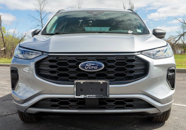 2024 Ford Escape ST-Line photo 3