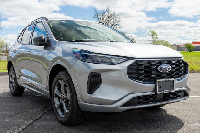 2024 Ford Escape ST-Line photo 4