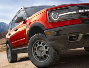 17-inch carbonized gray-painted low-gloss aluminum wheels