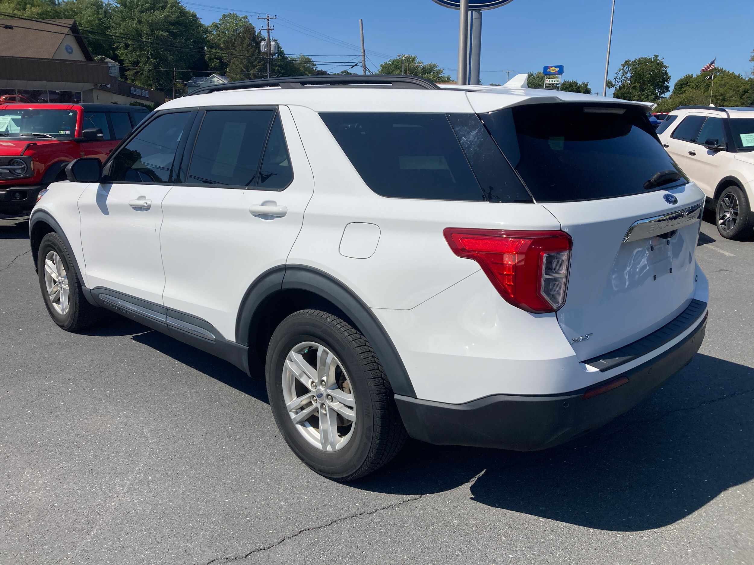 2020 Ford Explorer XLT photo 3