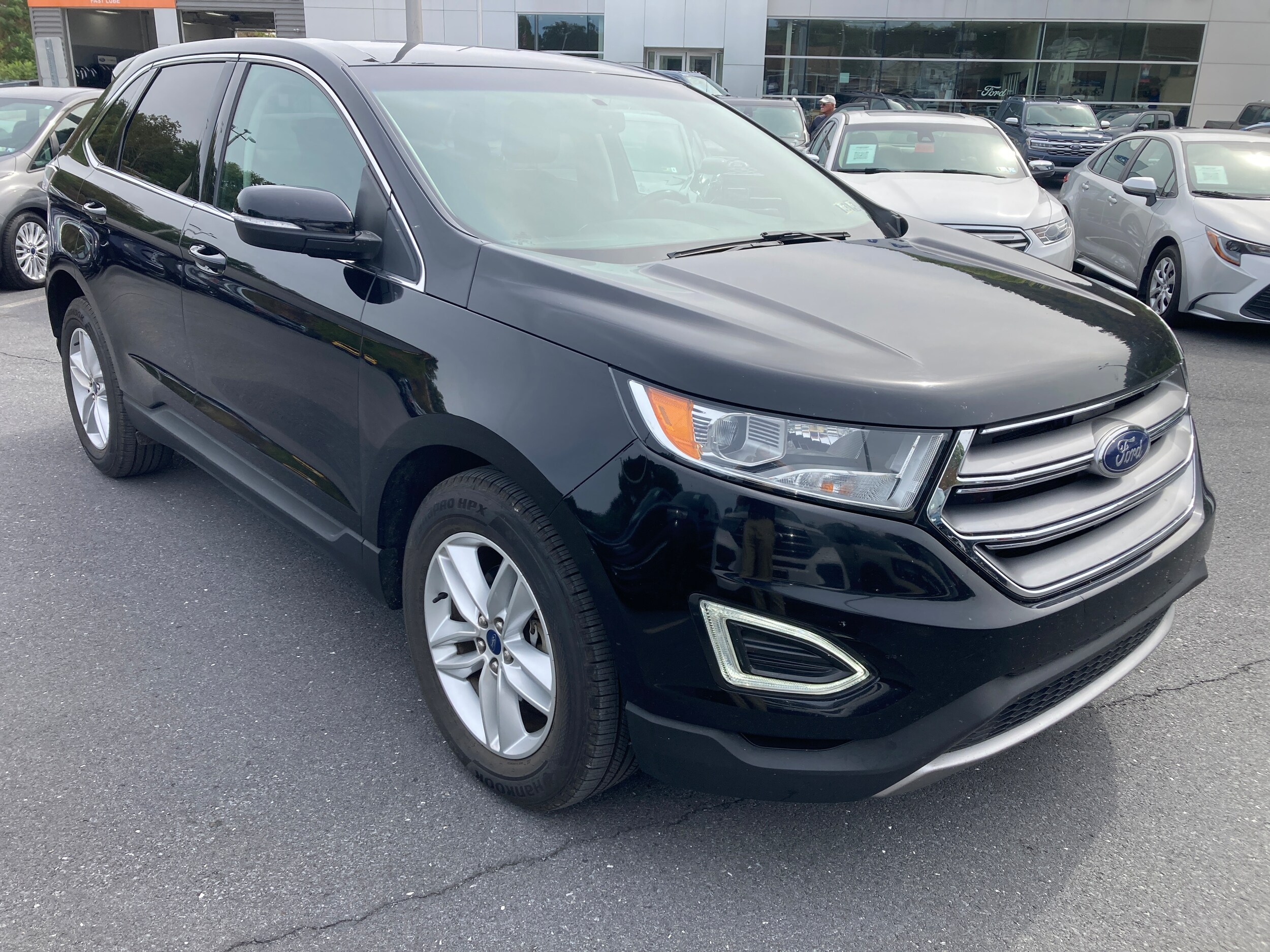 2017 Ford Edge SEL photo 2