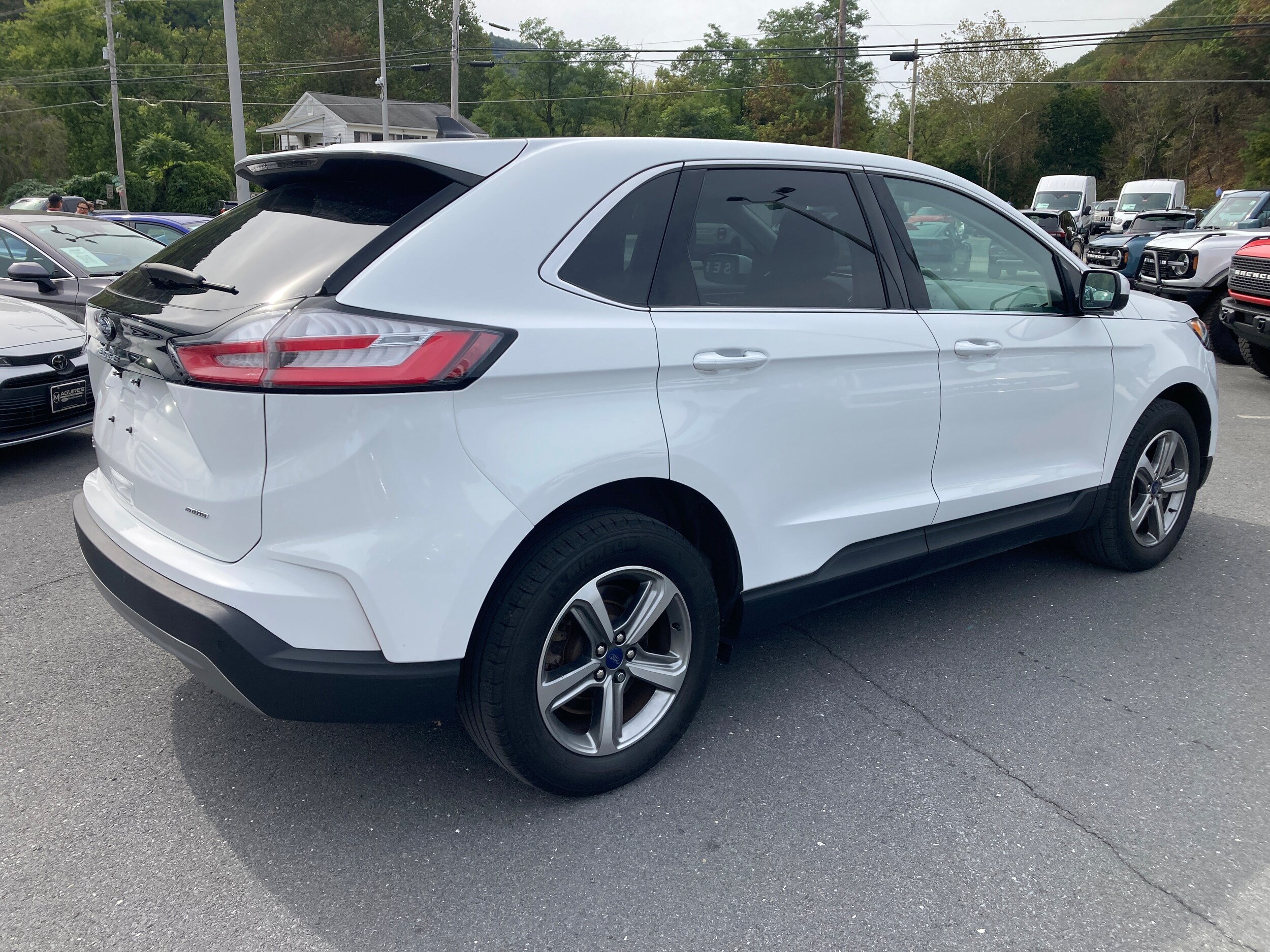 2022 Ford Edge SEL photo 4