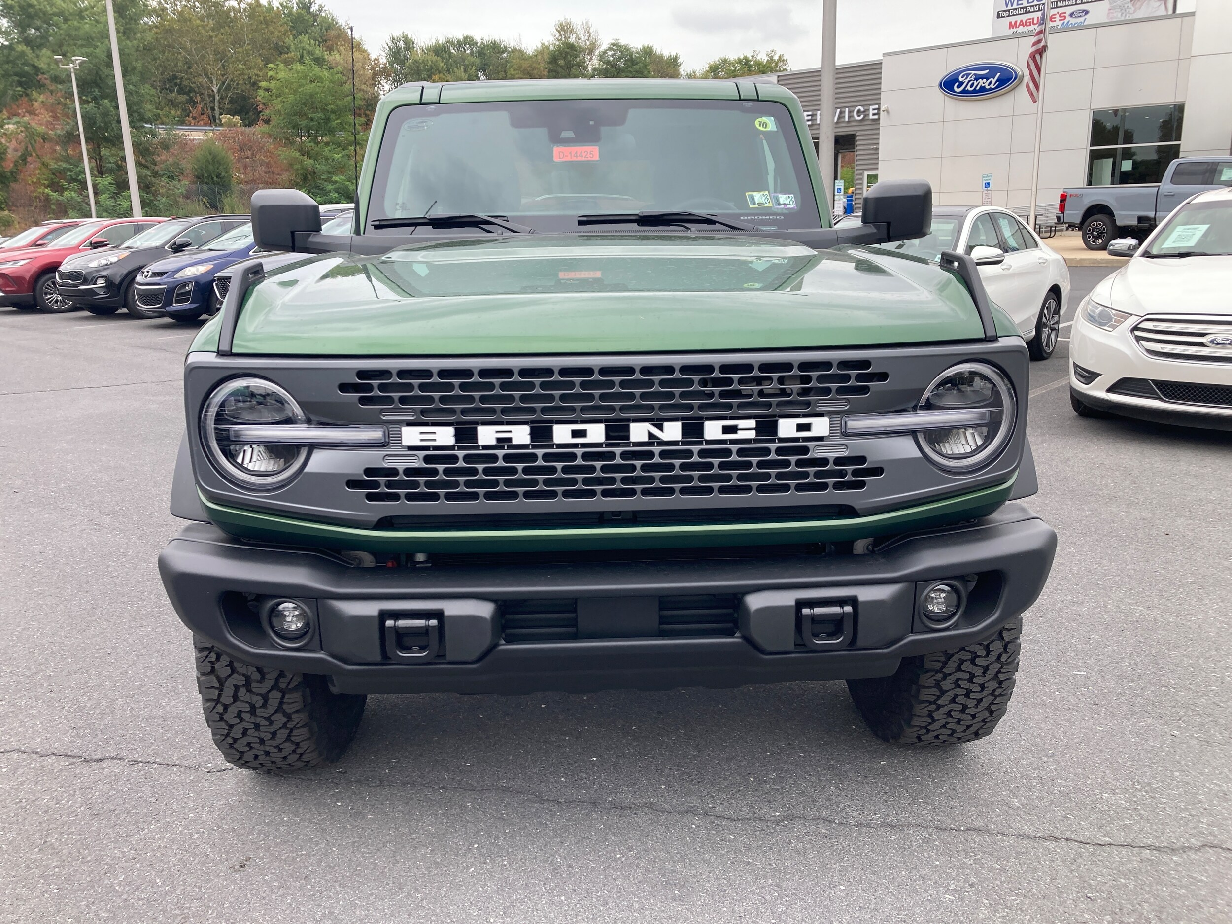 2025 Ford Bronco Badlands photo 2
