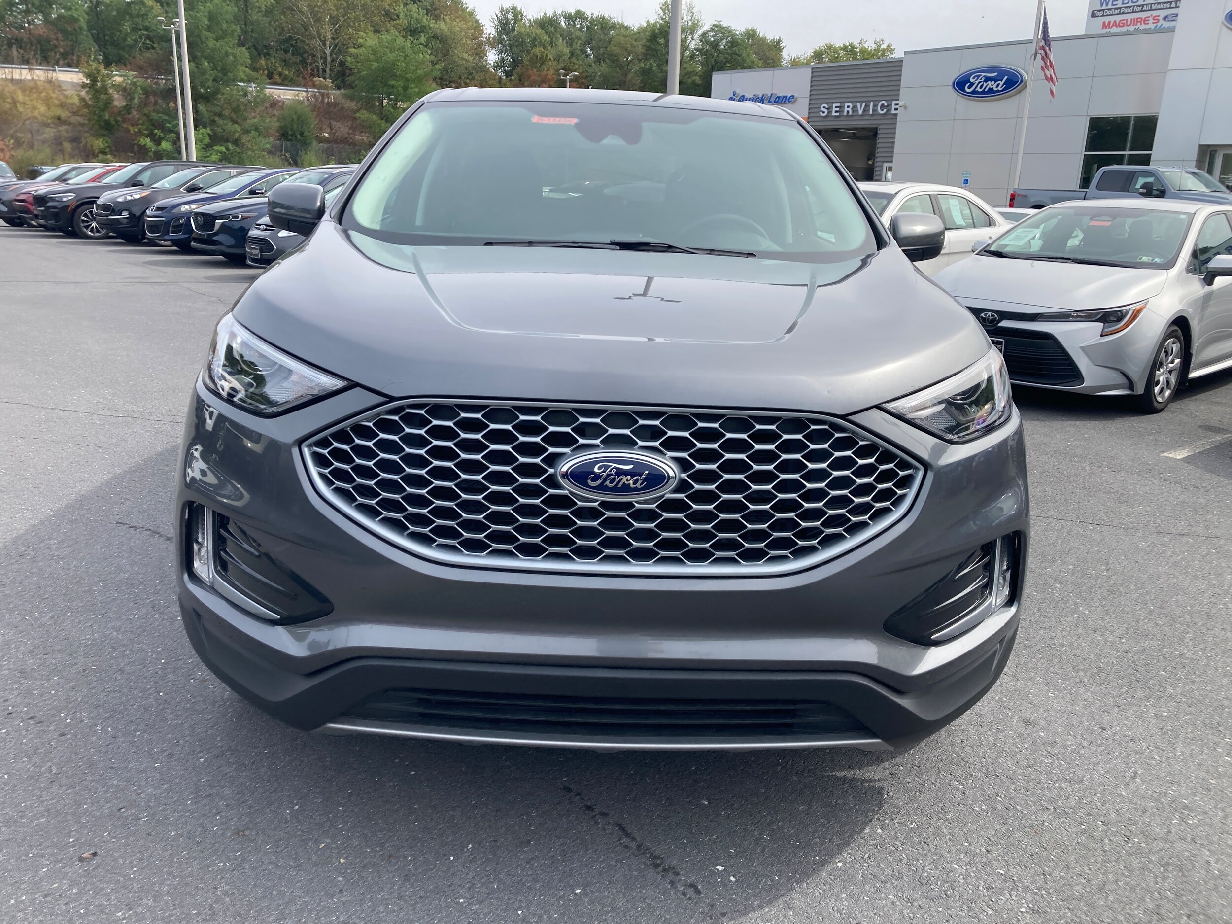 2023 Ford Edge SEL photo 2