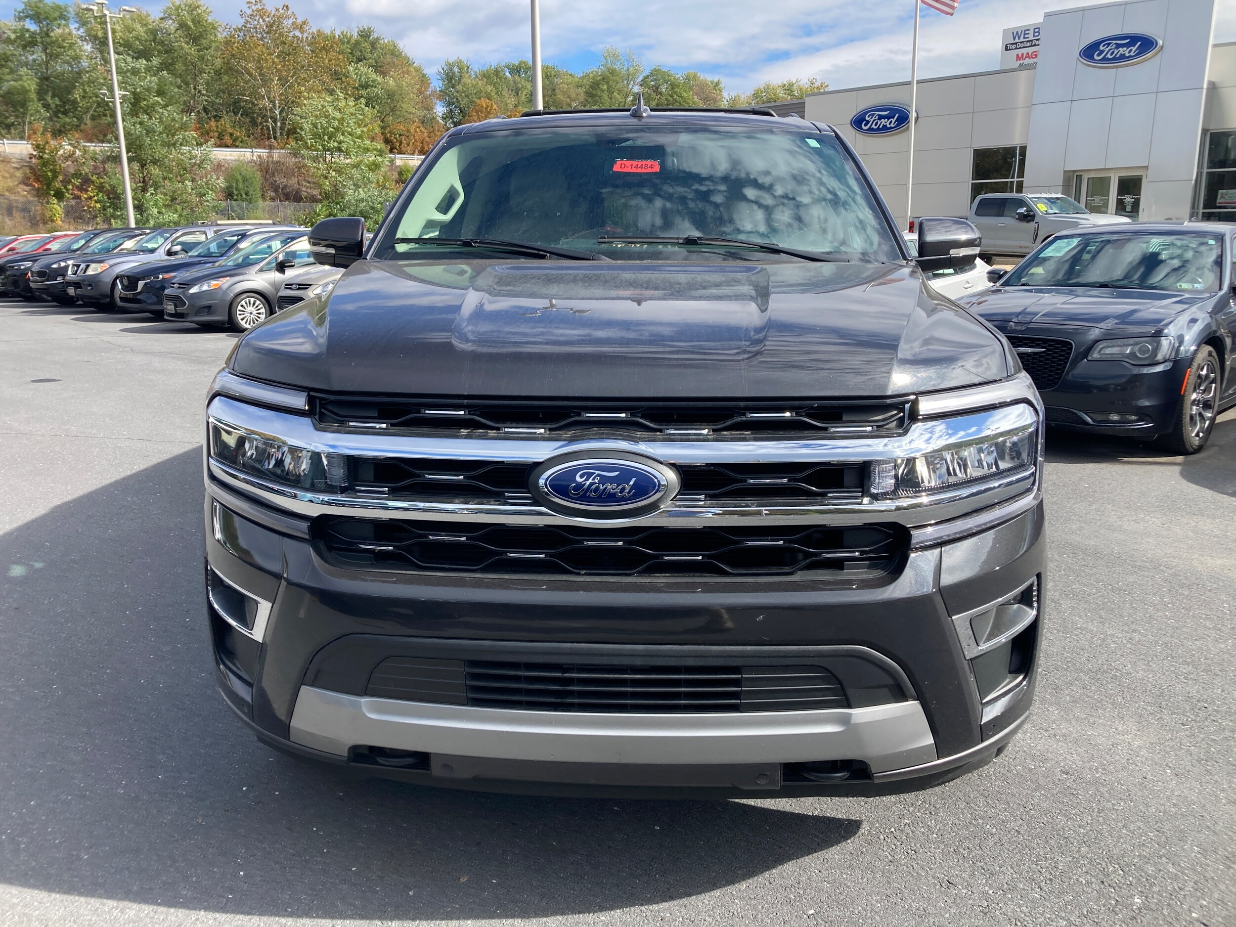 2022 Ford Expedition MAX Limited photo 2