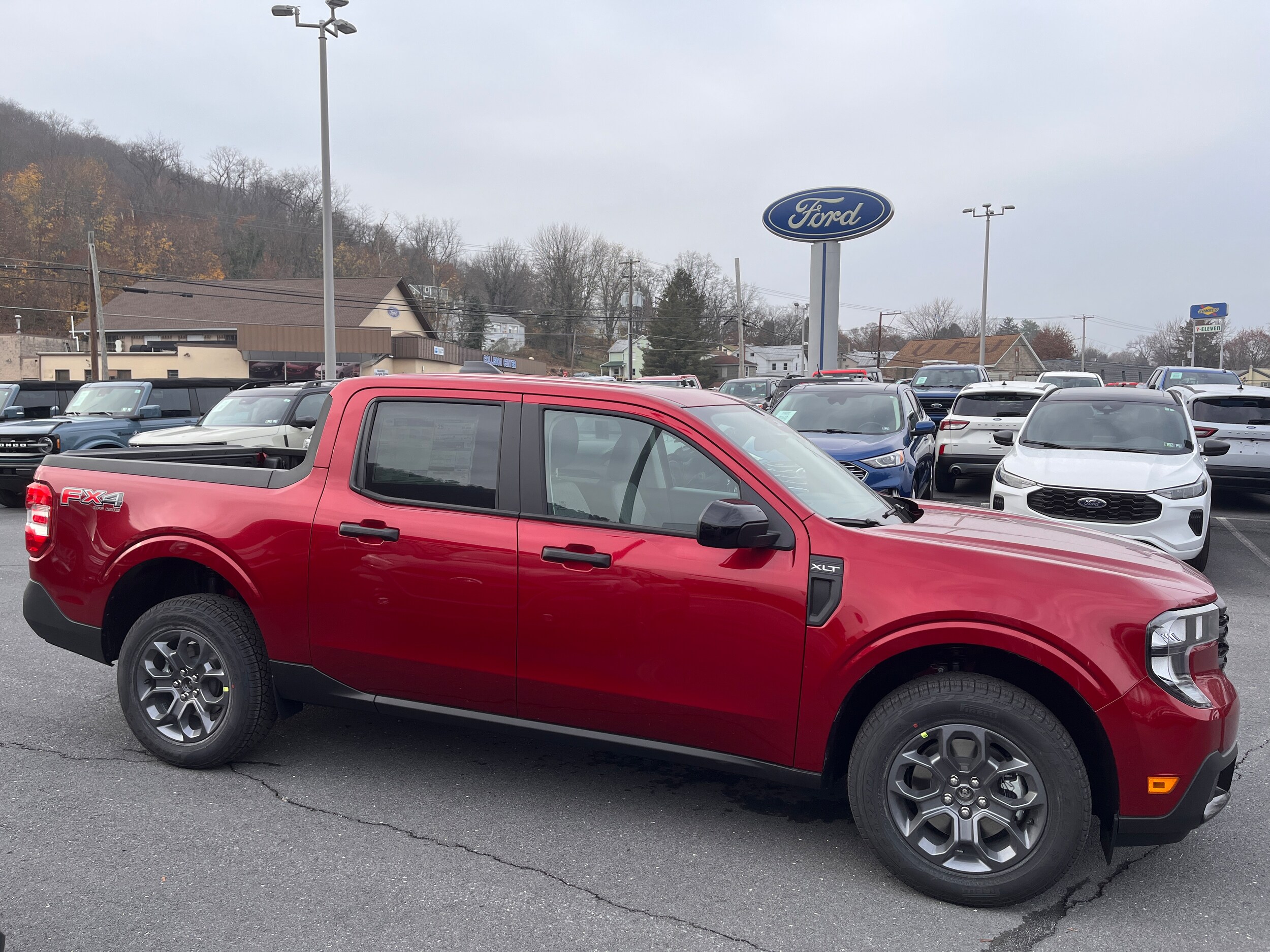 2025 Ford Maverick XLT photo 4