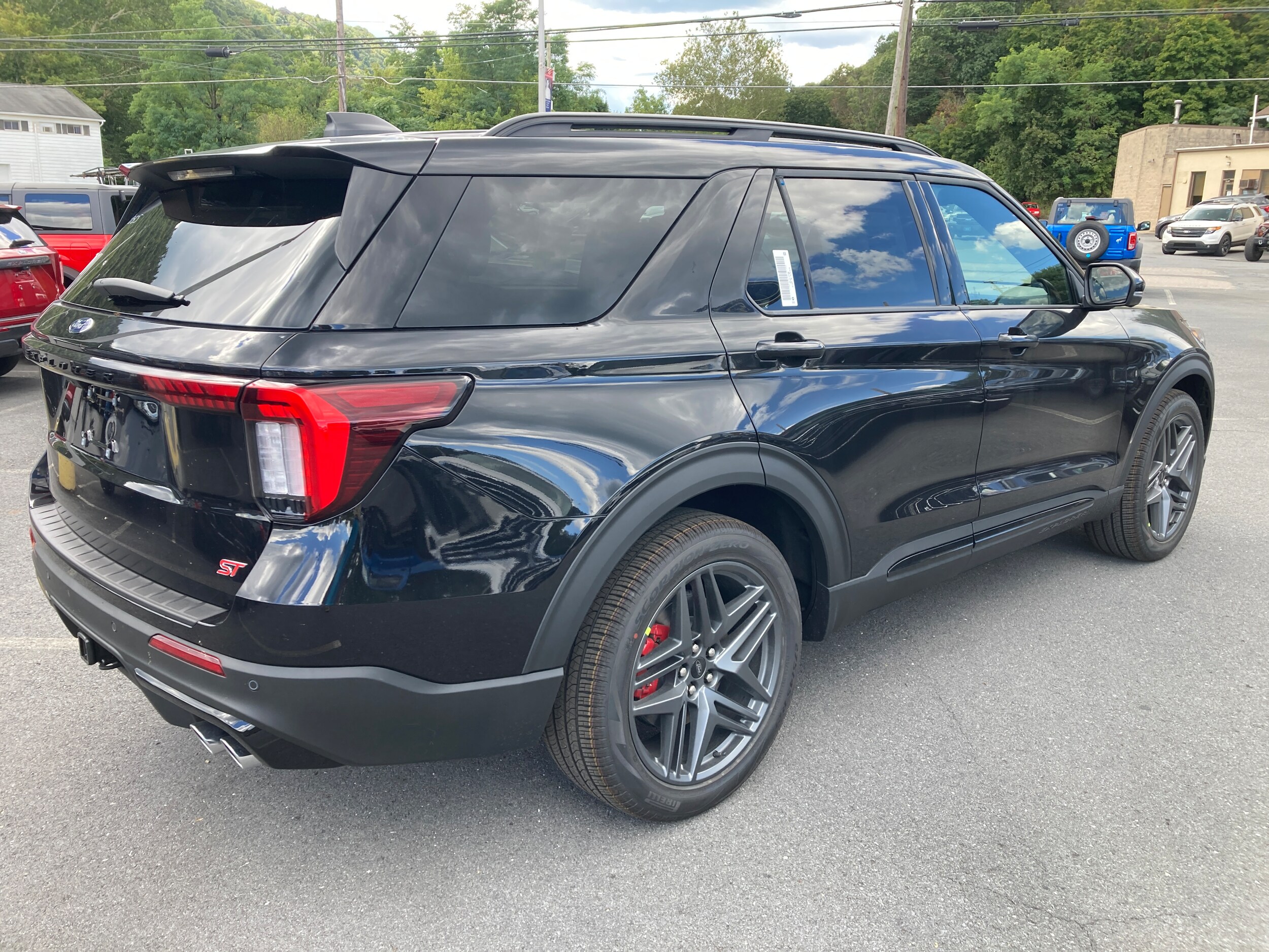 2025 Ford Explorer ST photo 3