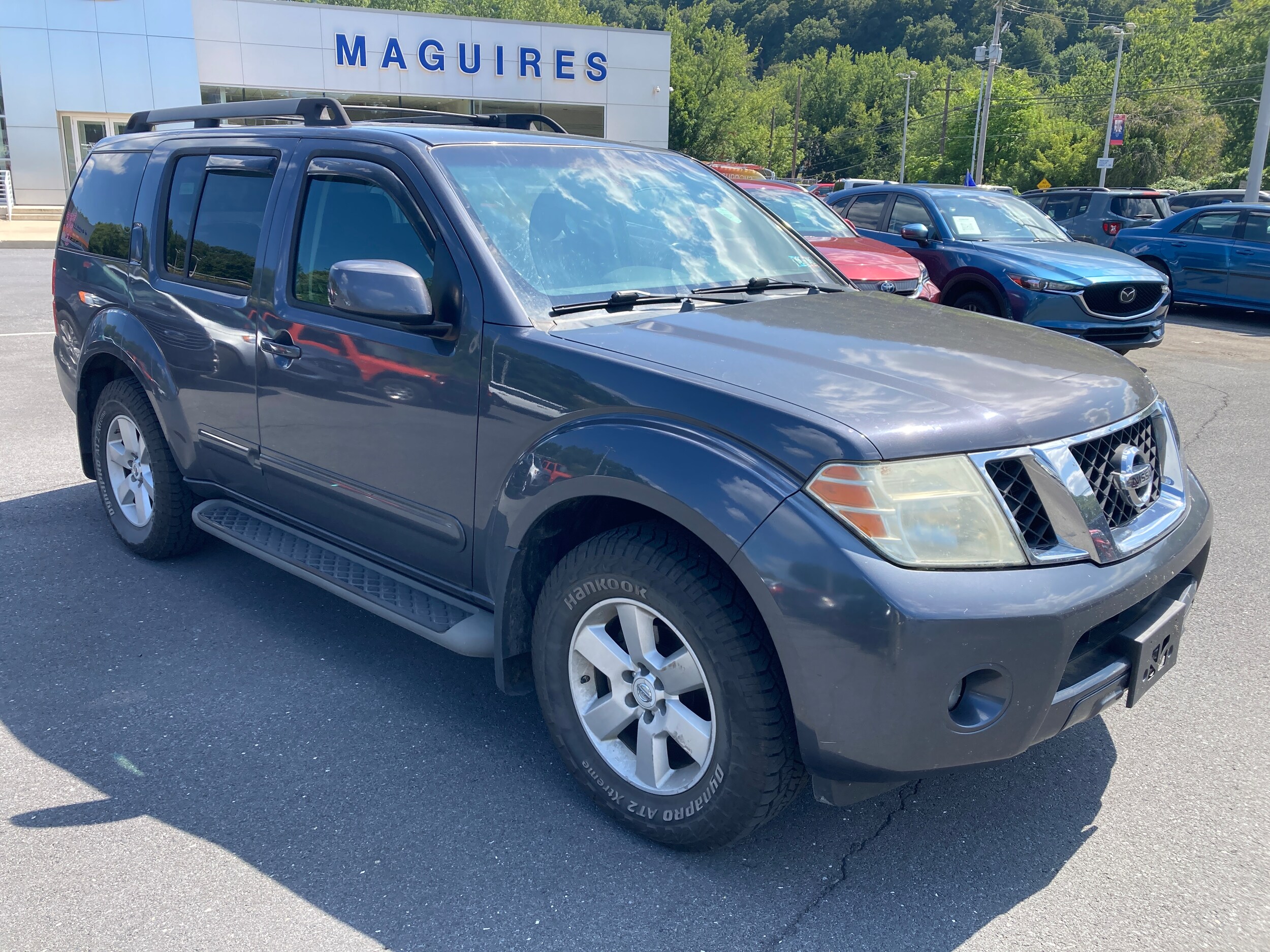 2011 Nissan Pathfinder SV photo 3