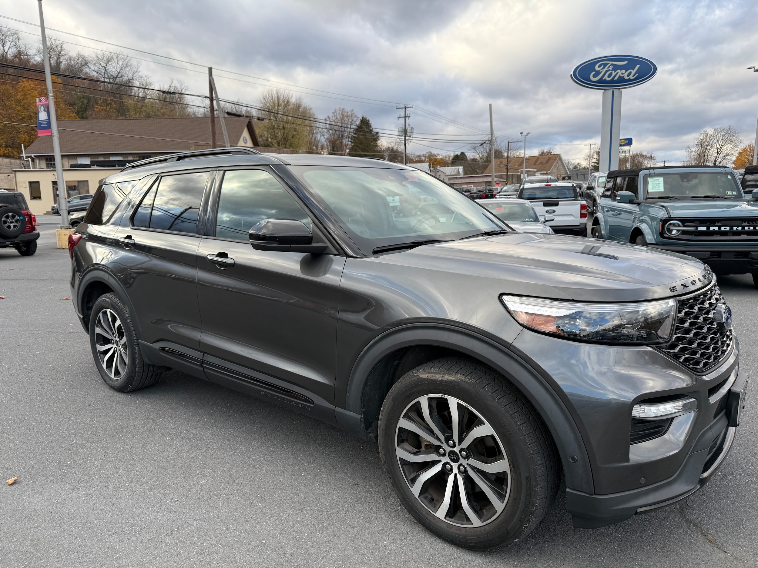 2020 Ford Explorer ST photo 2