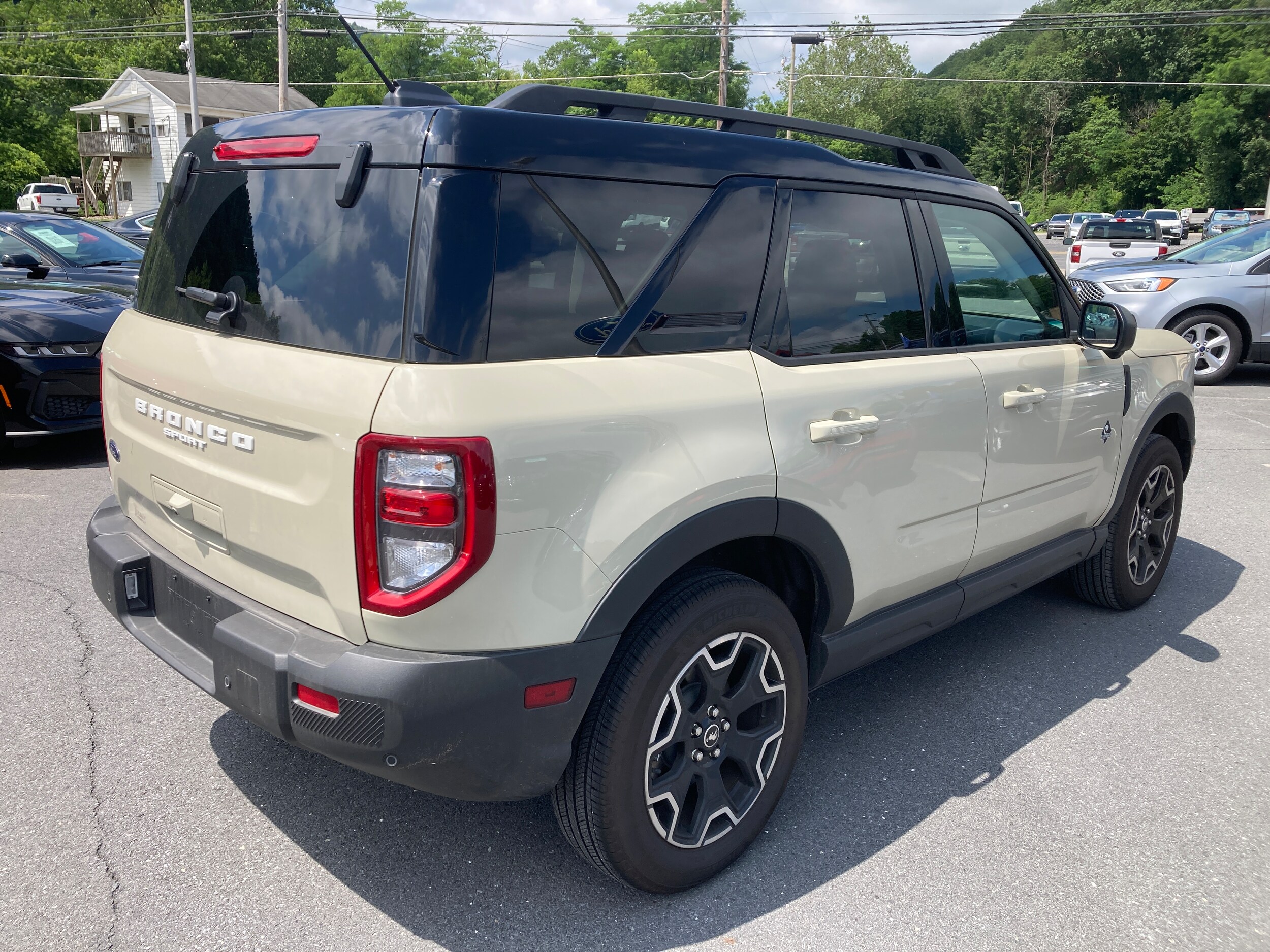 2025 Ford Bronco Sport Outer Banks photo 4