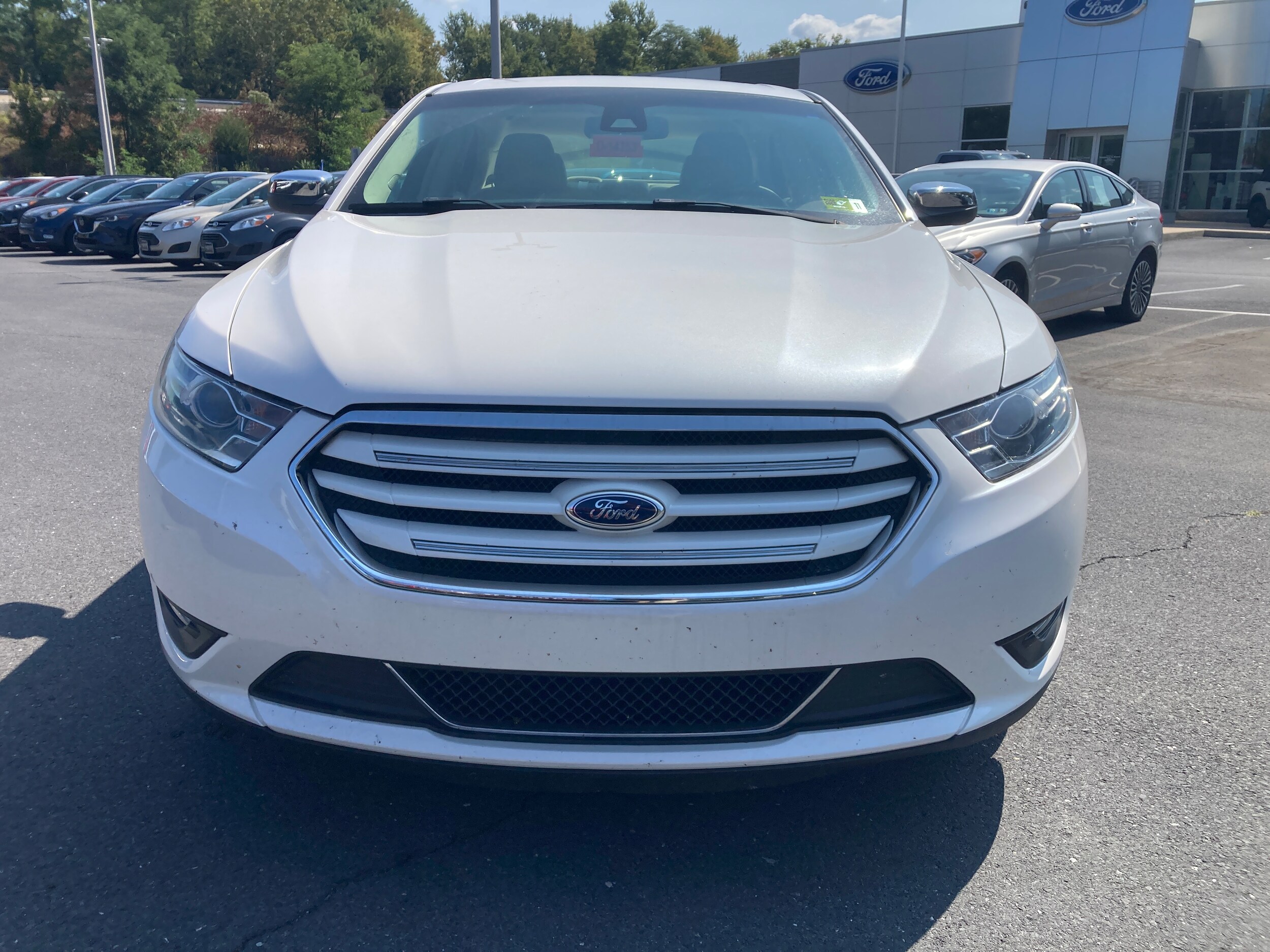 2015 Ford Taurus Limited photo 2