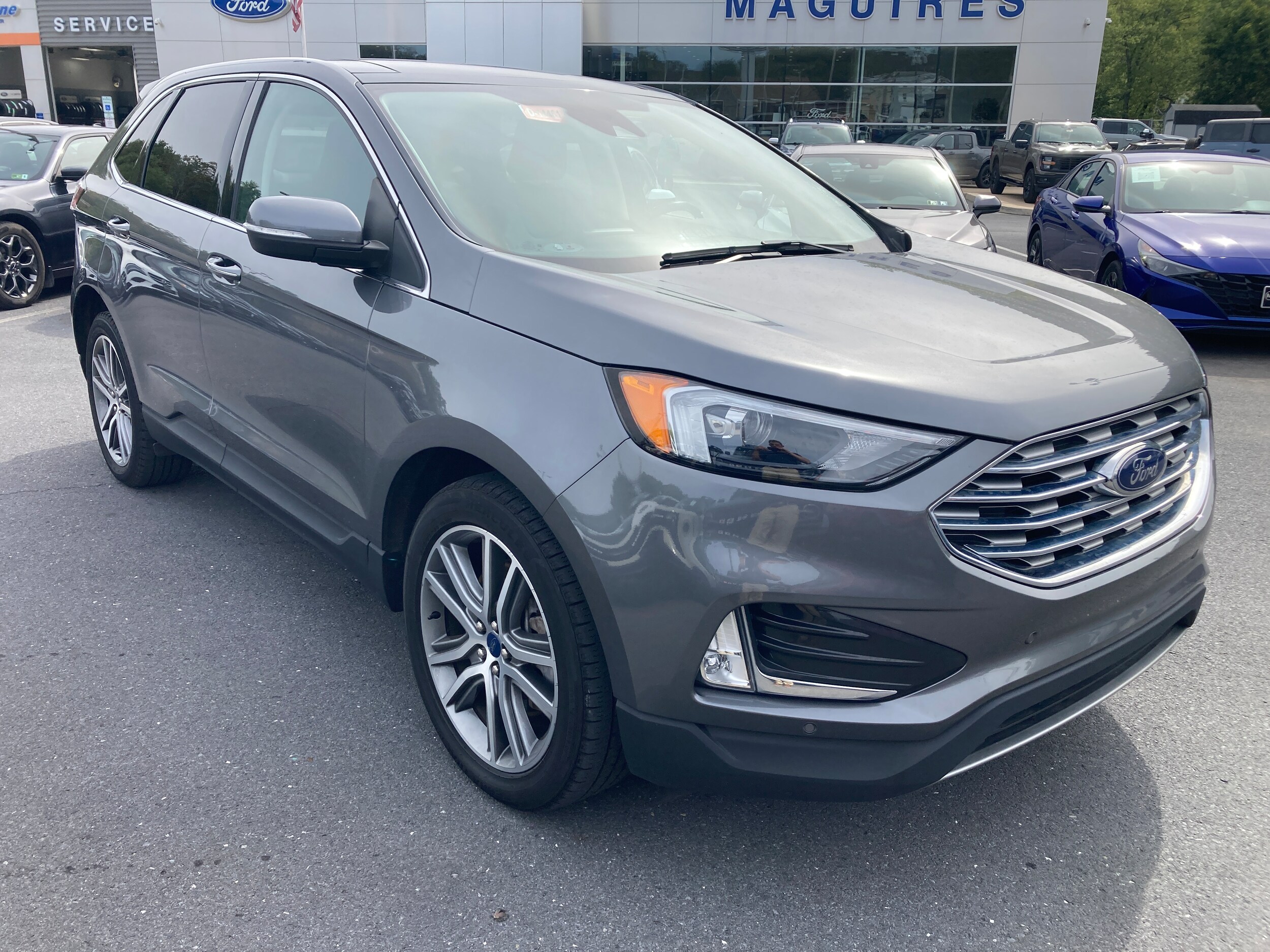 2022 Ford Edge Titanium photo 3
