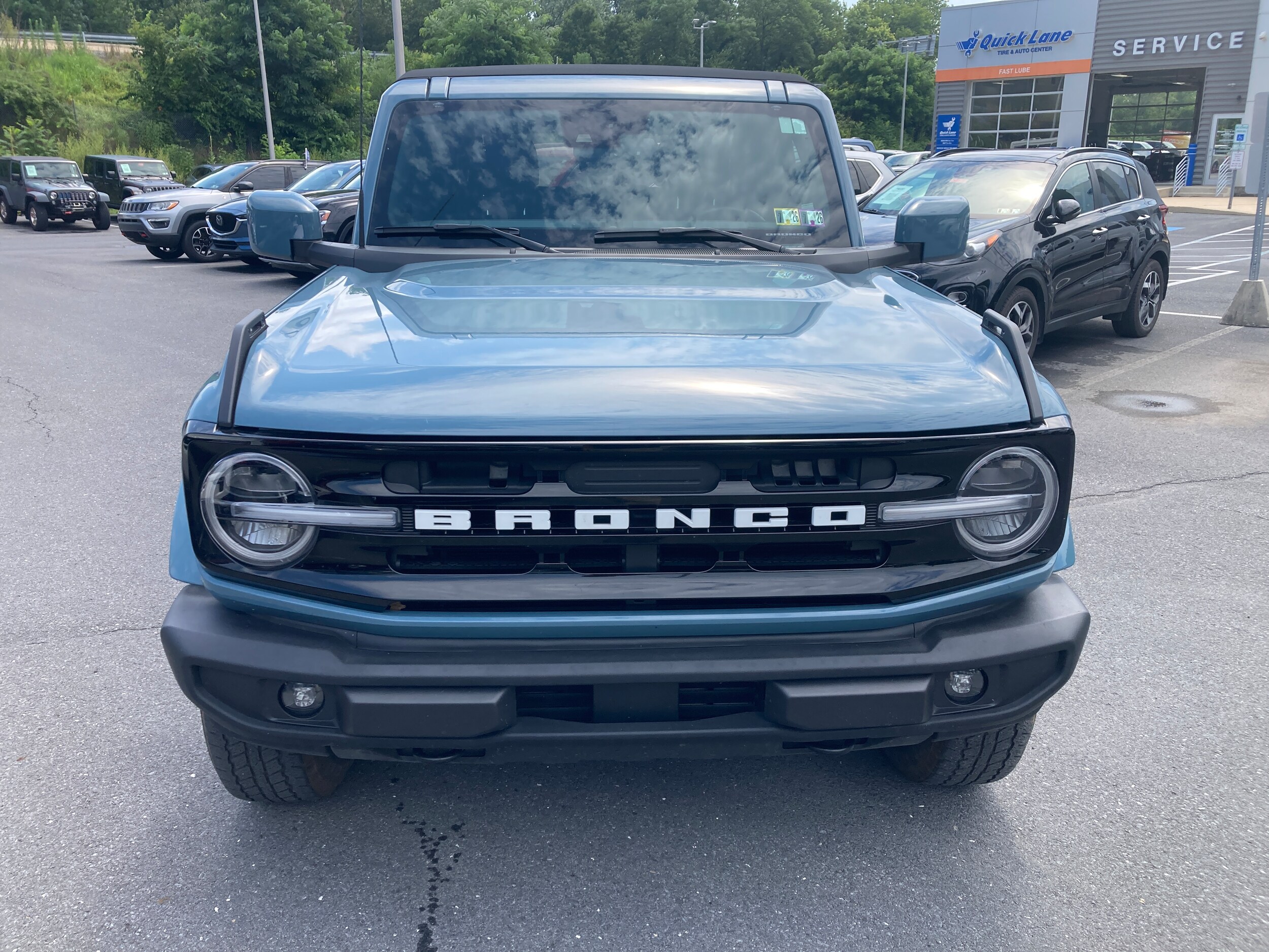2022 Ford Bronco Outer Banks photo 2