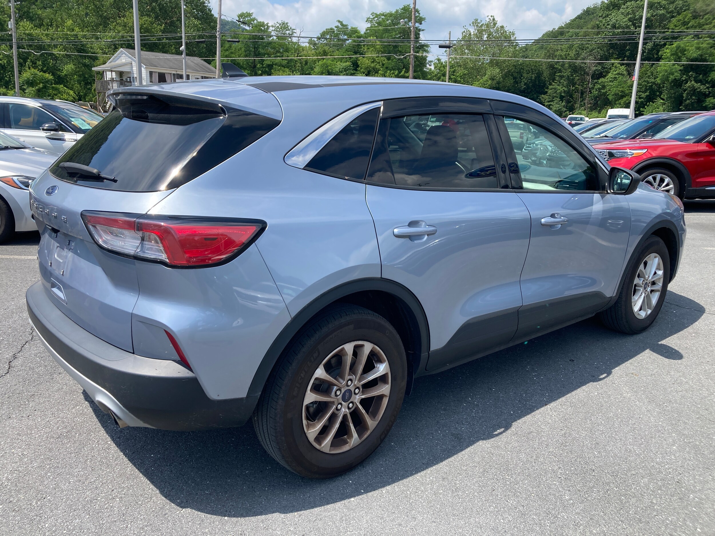 2022 Ford Escape SE photo 2
