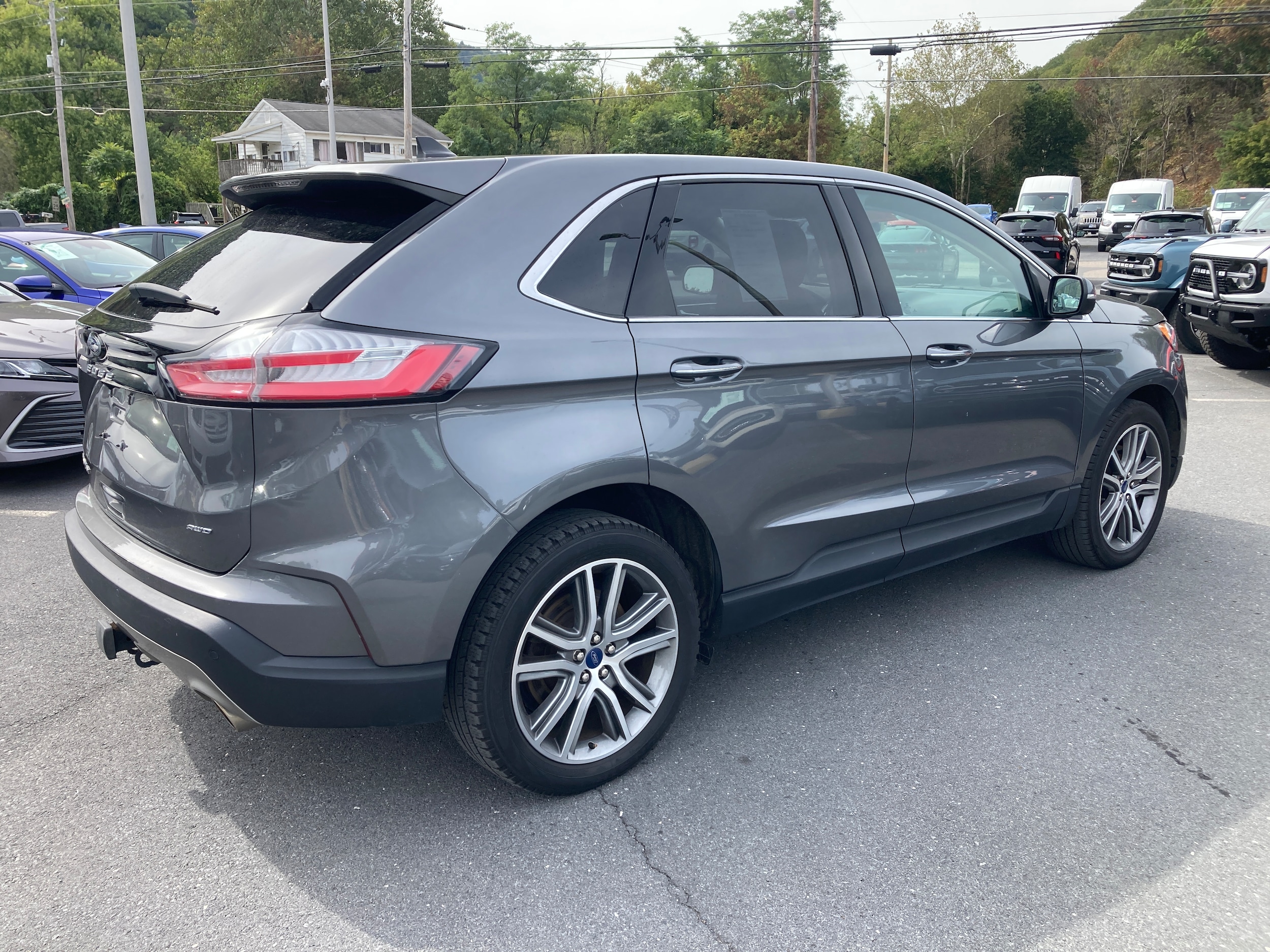 2022 Ford Edge Titanium photo 4