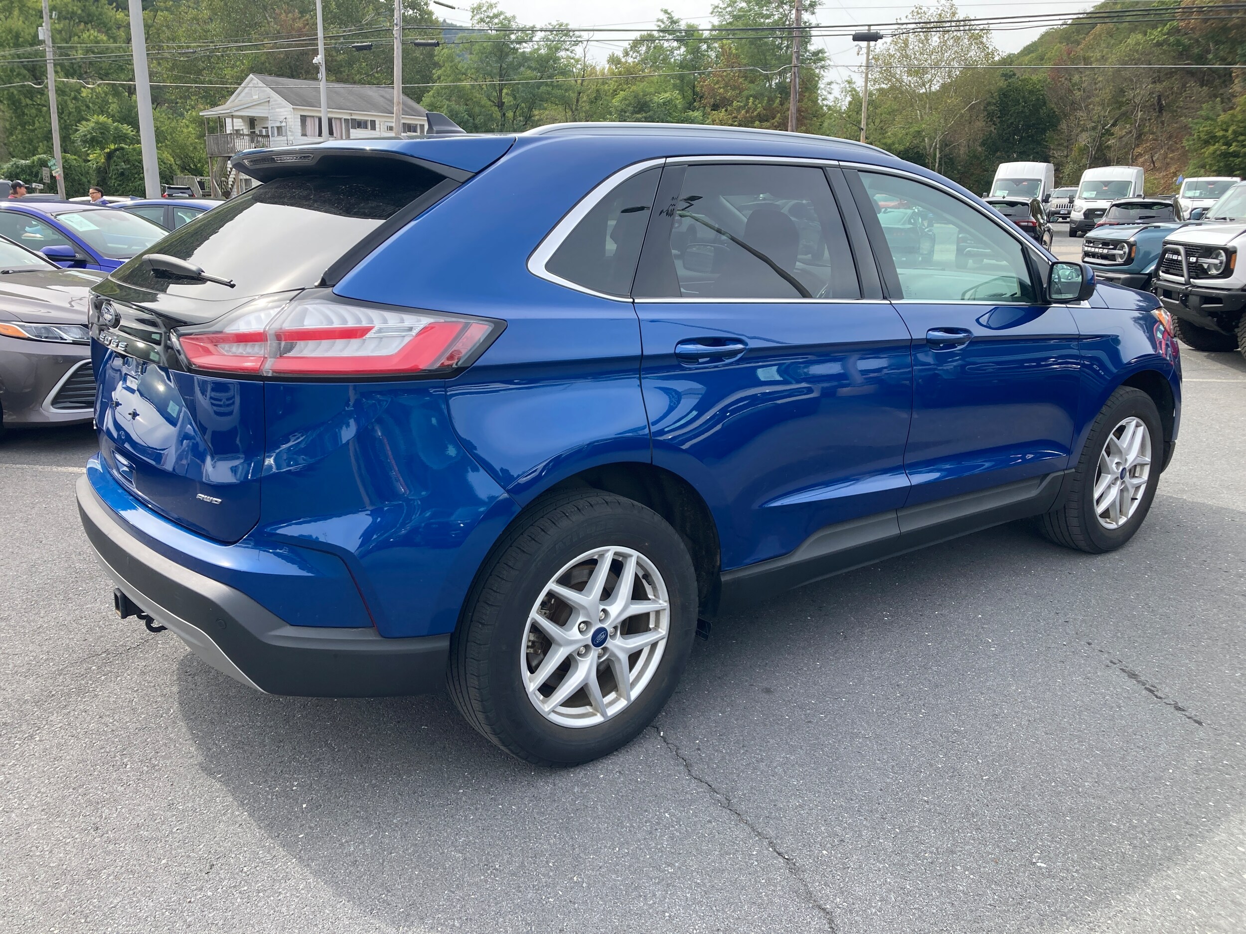 2022 Ford Edge SEL photo 4