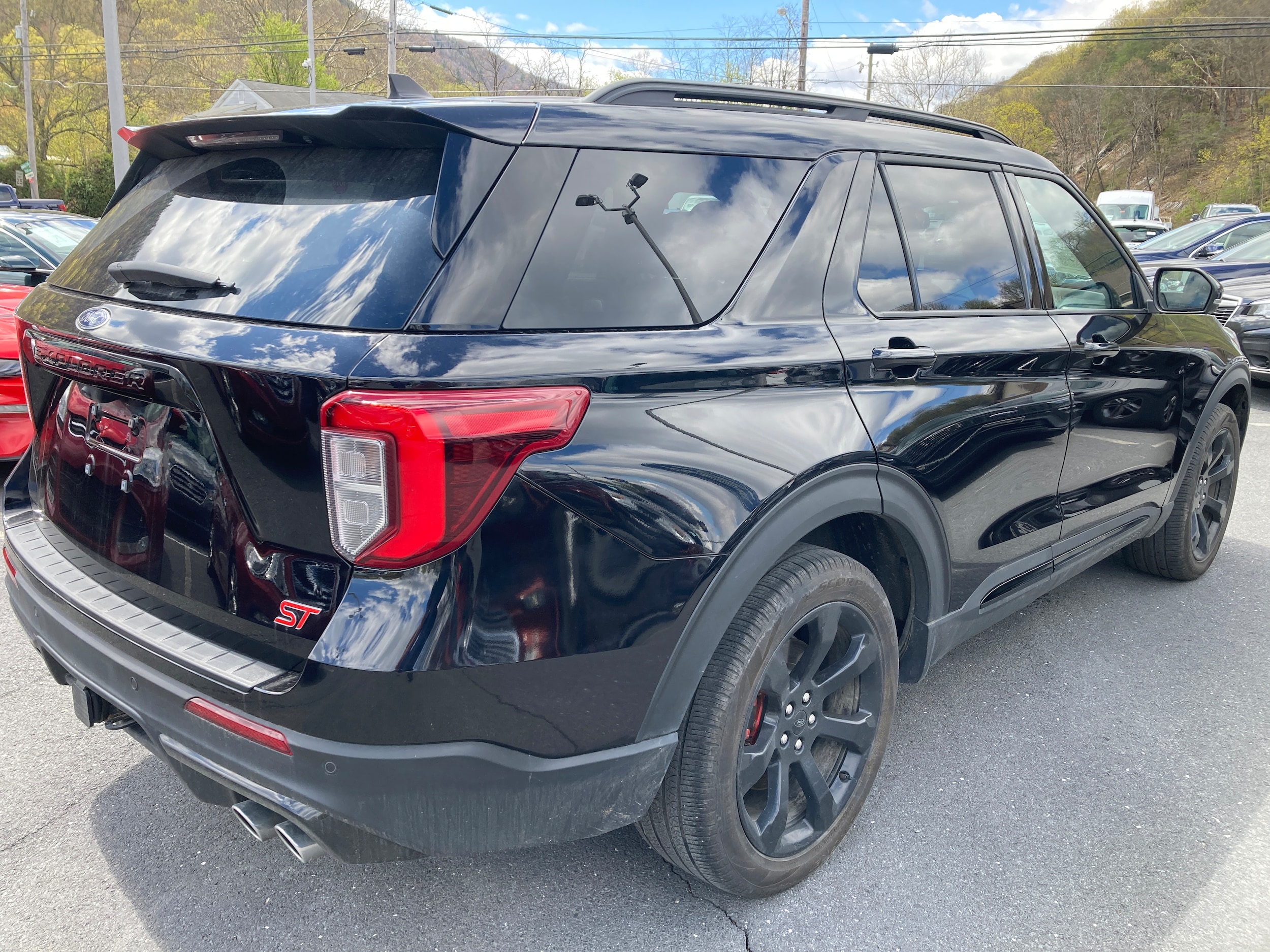 2023 Ford Explorer ST photo 4
