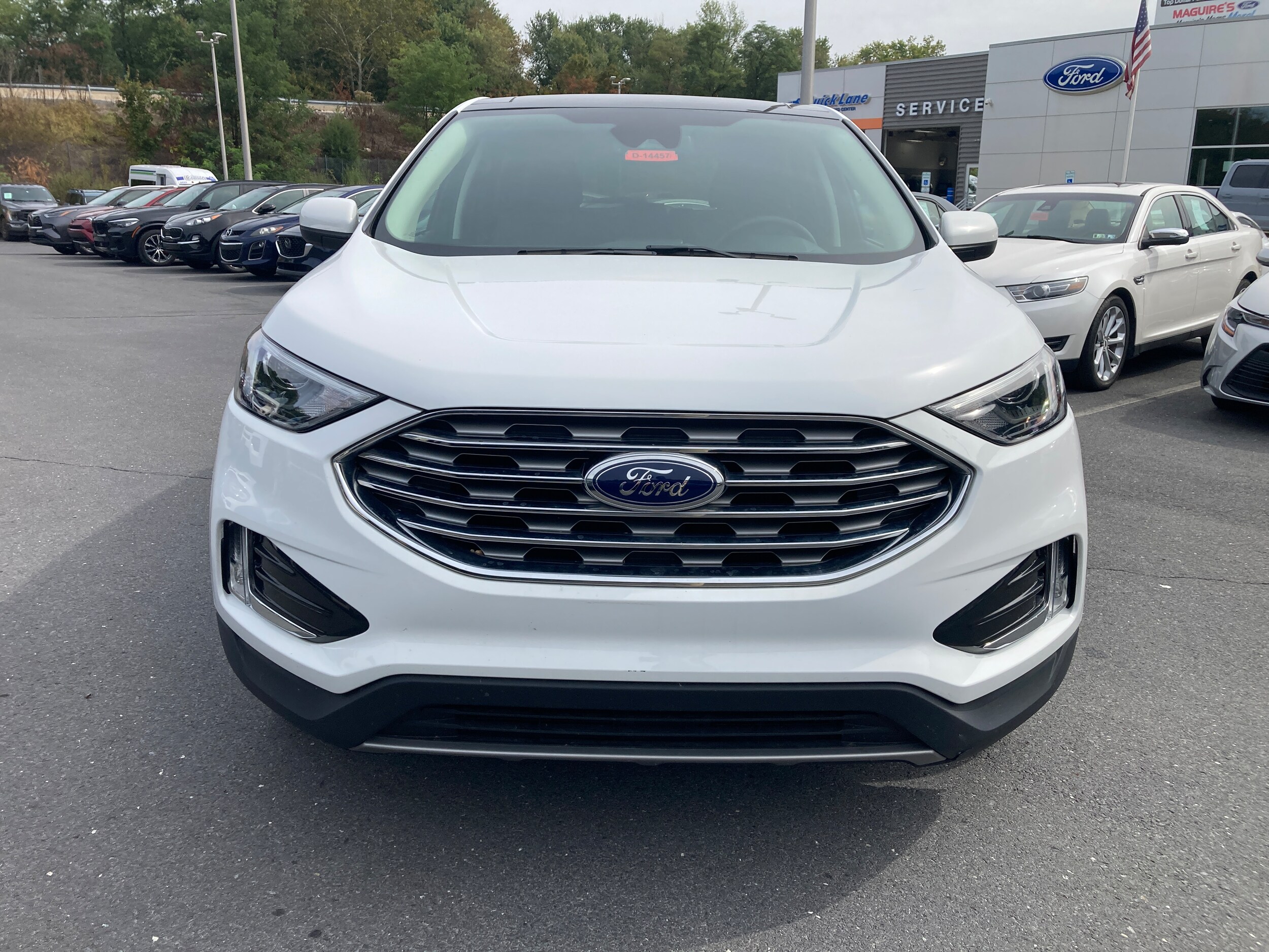 2022 Ford Edge SEL photo 2