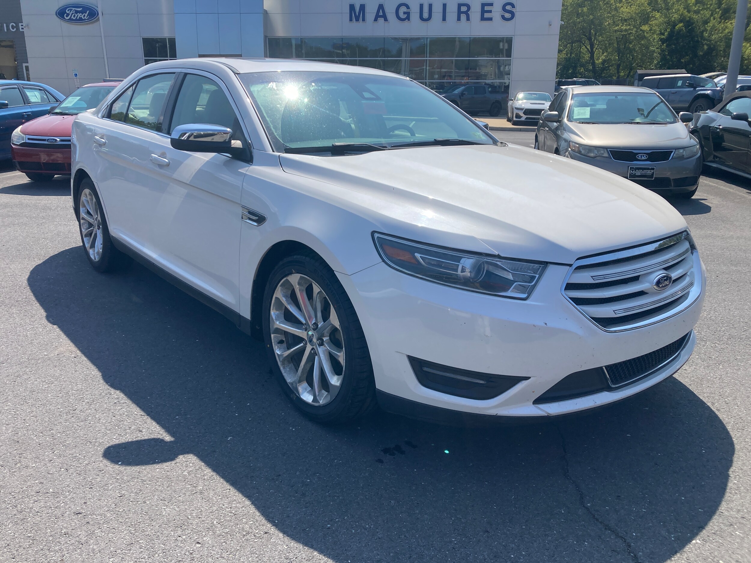 2015 Ford Taurus Limited photo 3