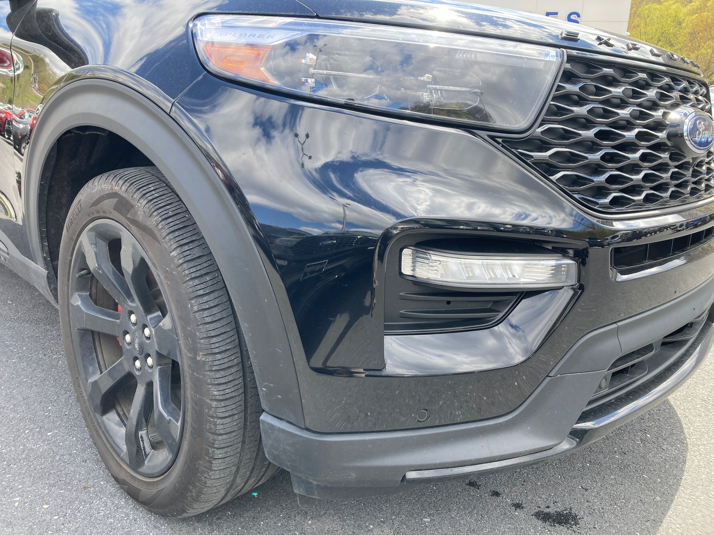 2023 Ford Explorer ST photo 3