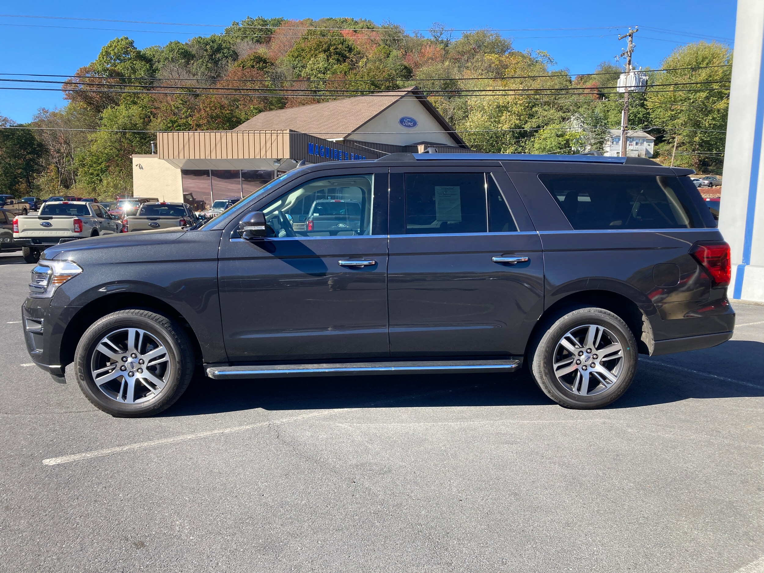 2022 Ford Expedition MAX Limited photo 3