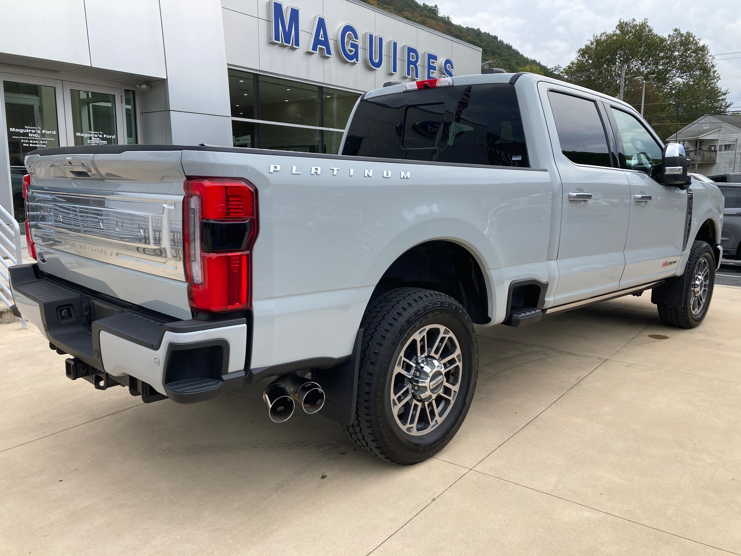 2025 Ford F-250 Platinum photo 4