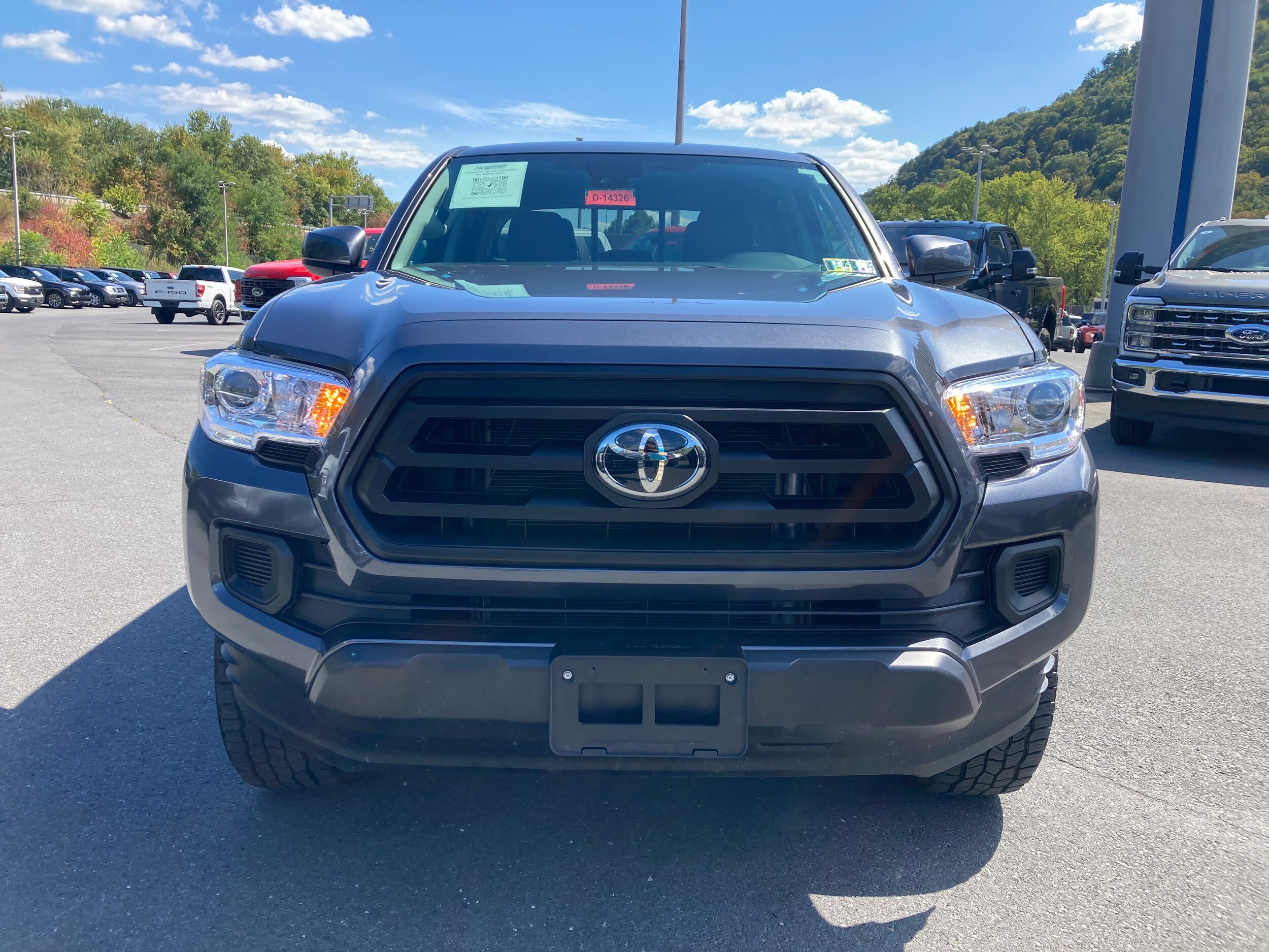 2022 Toyota Tacoma SR5 photo 2
