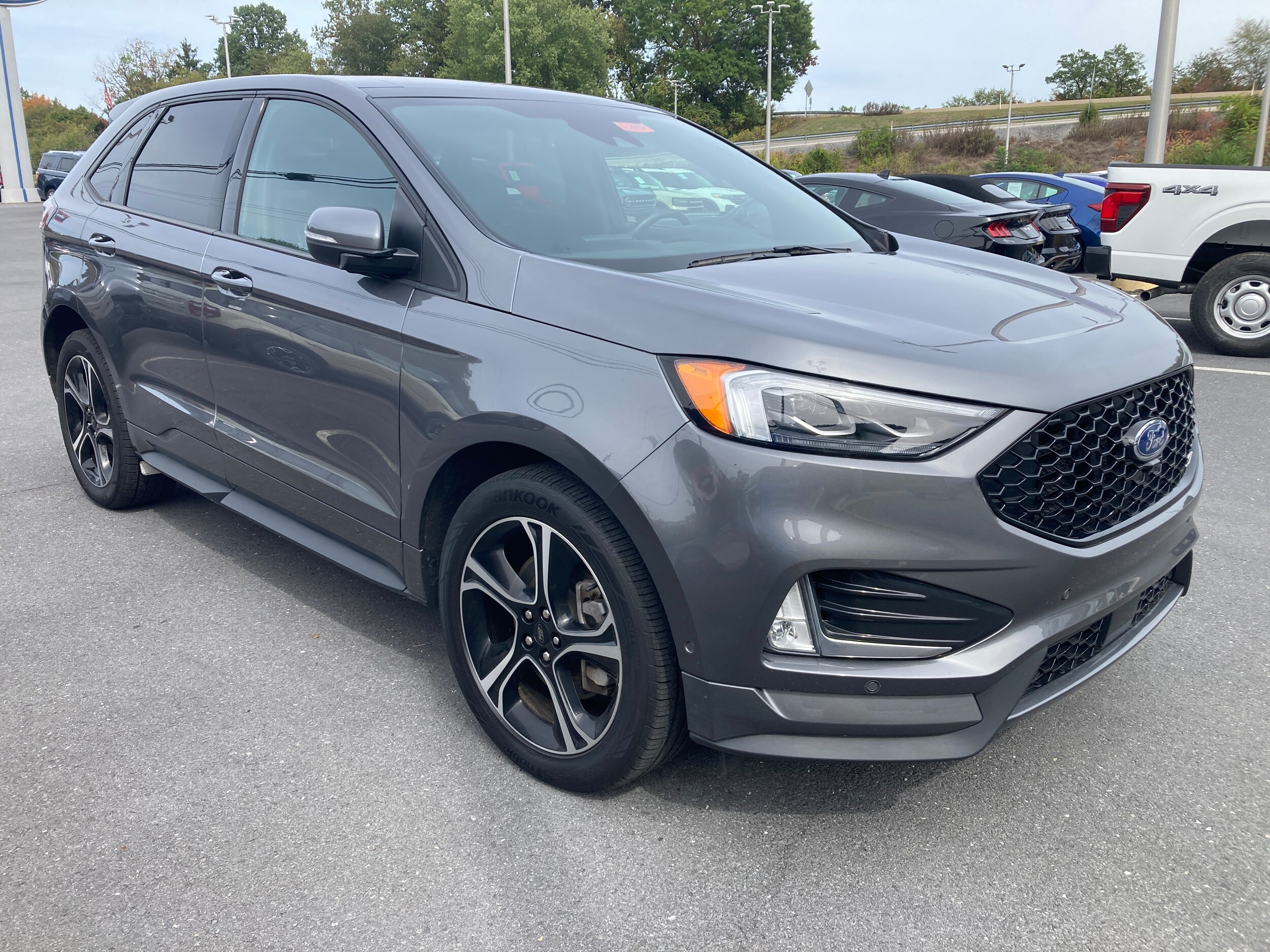 2022 Ford Edge ST photo 2