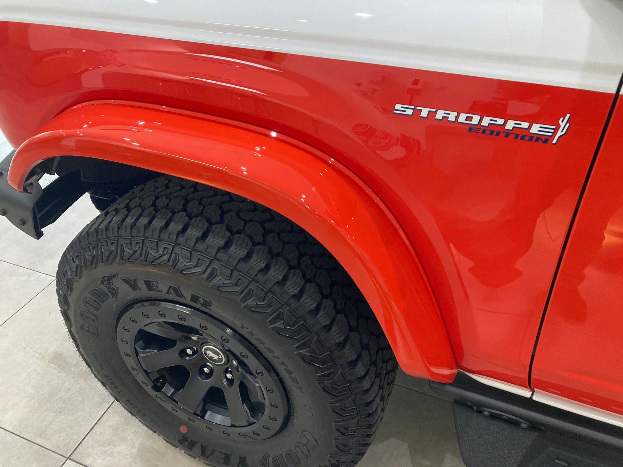 2025 Ford Bronco First Edition photo 3