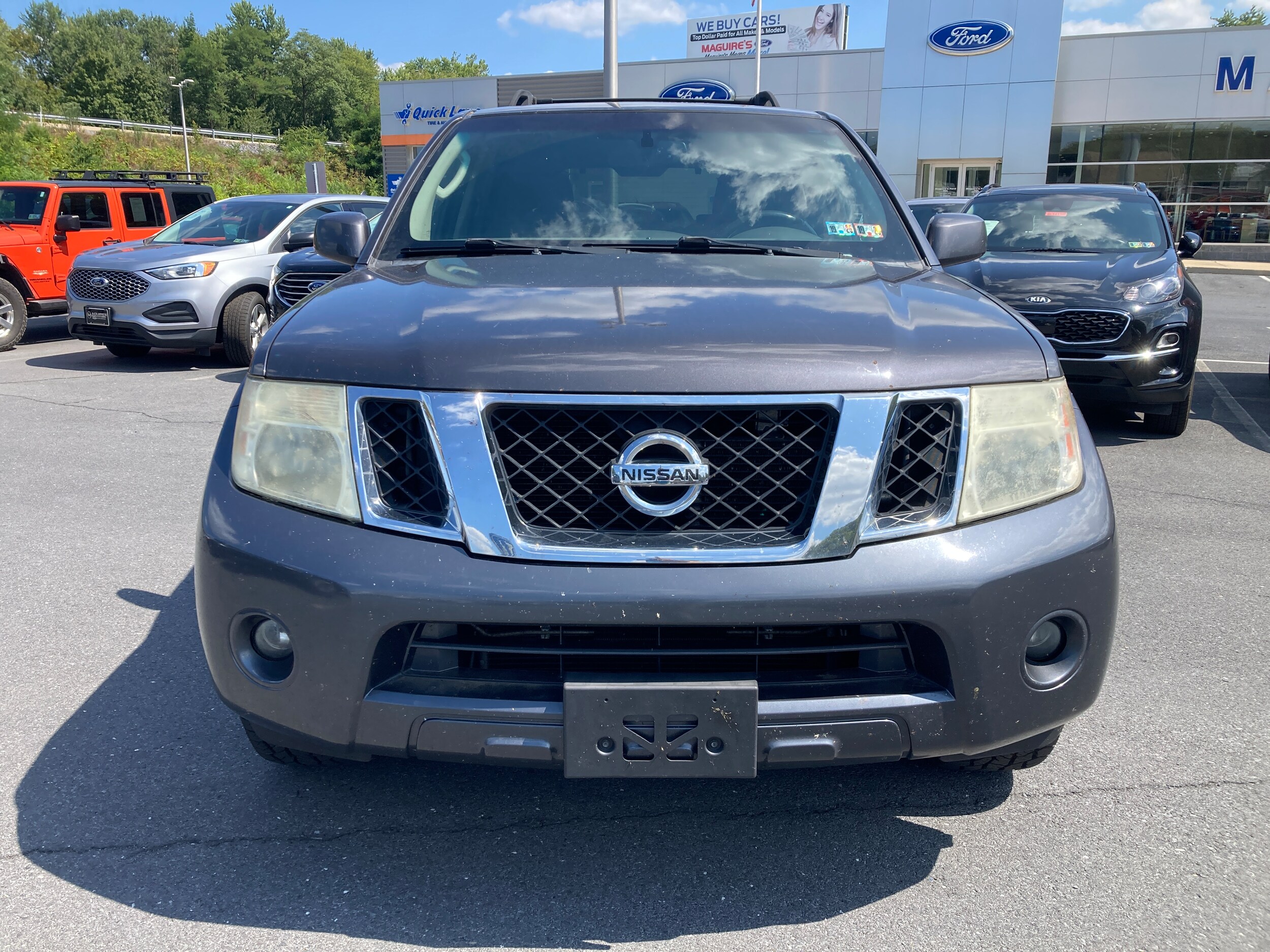 2011 Nissan Pathfinder SV photo 2