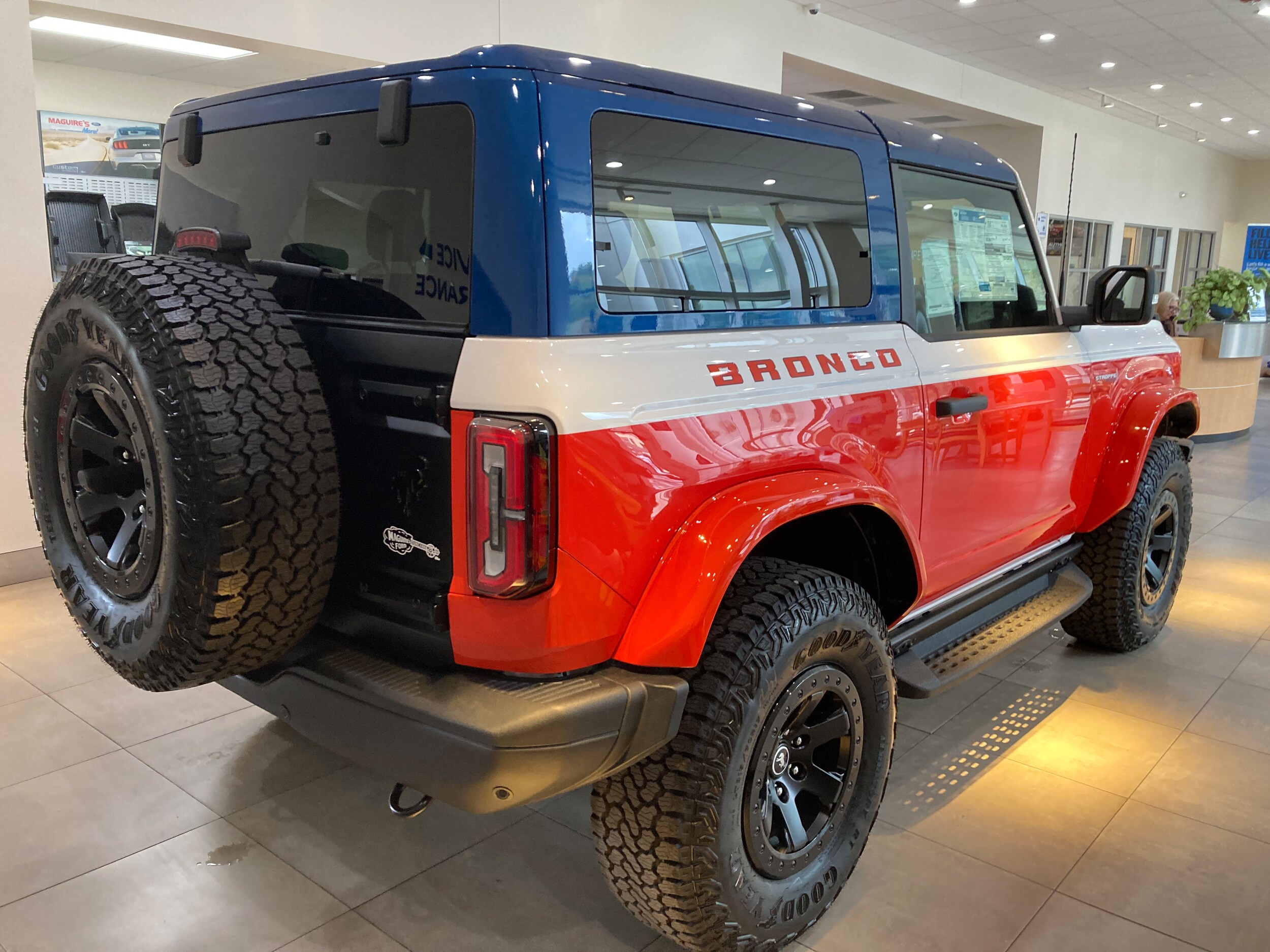 2025 Ford Bronco First Edition photo 4