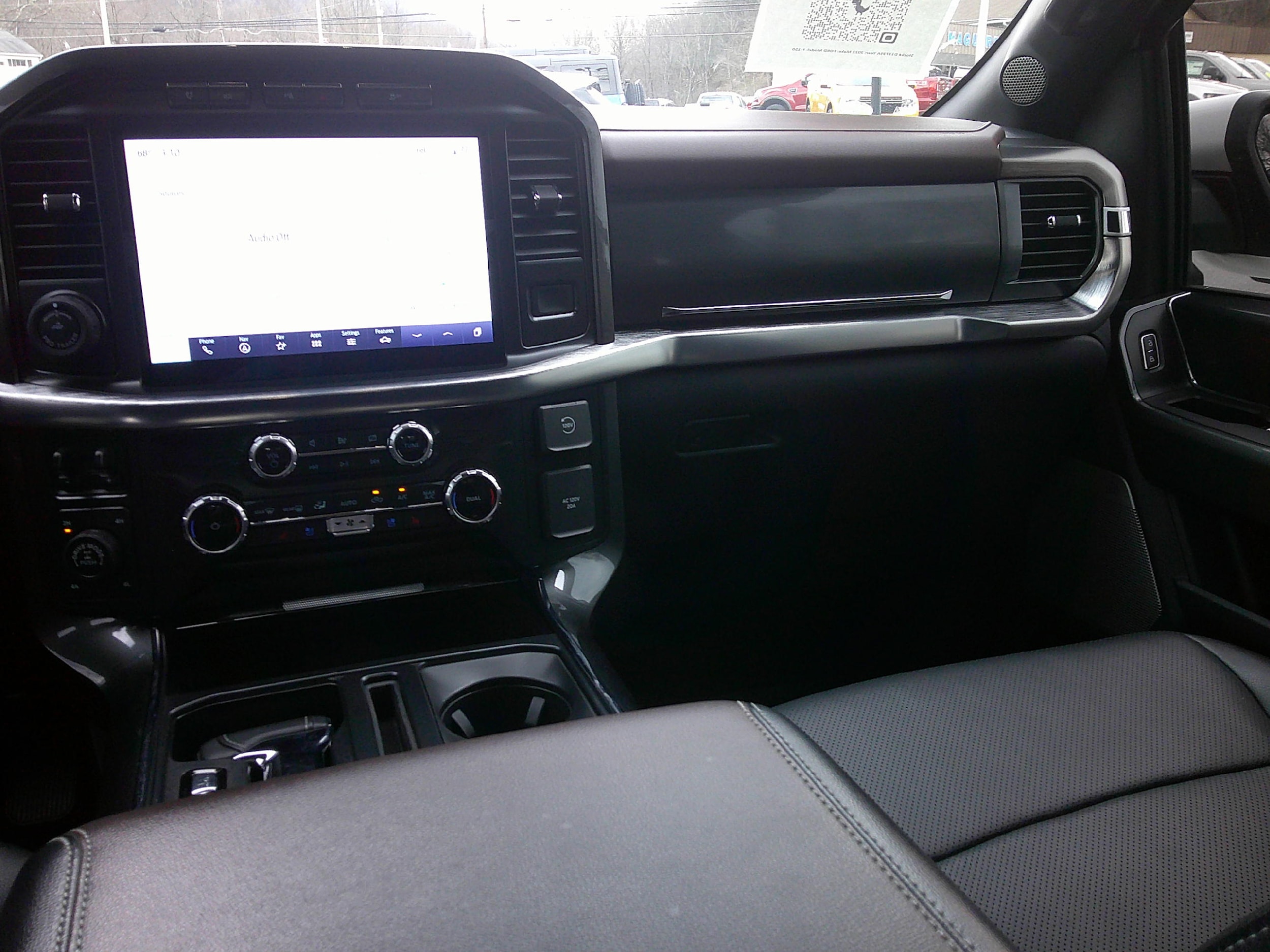 2022 Ford F-150 Lariat - Photo 11
