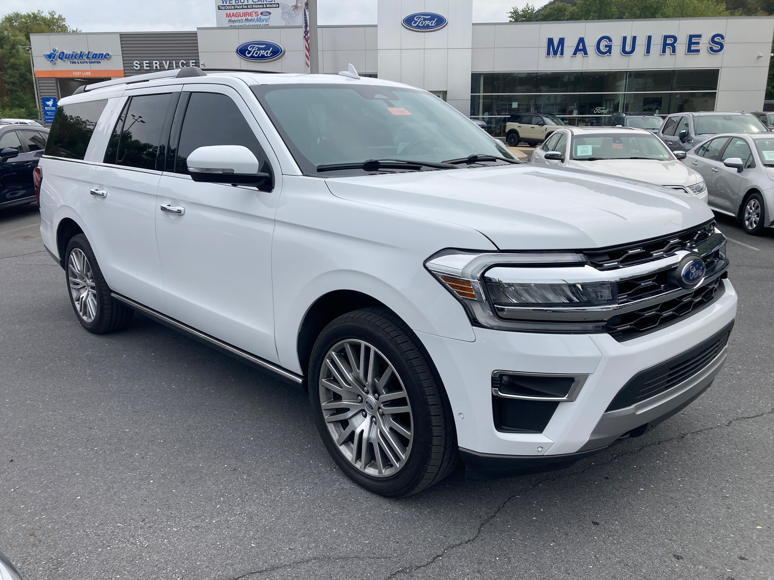 2022 Ford Expedition MAX Limited photo 2