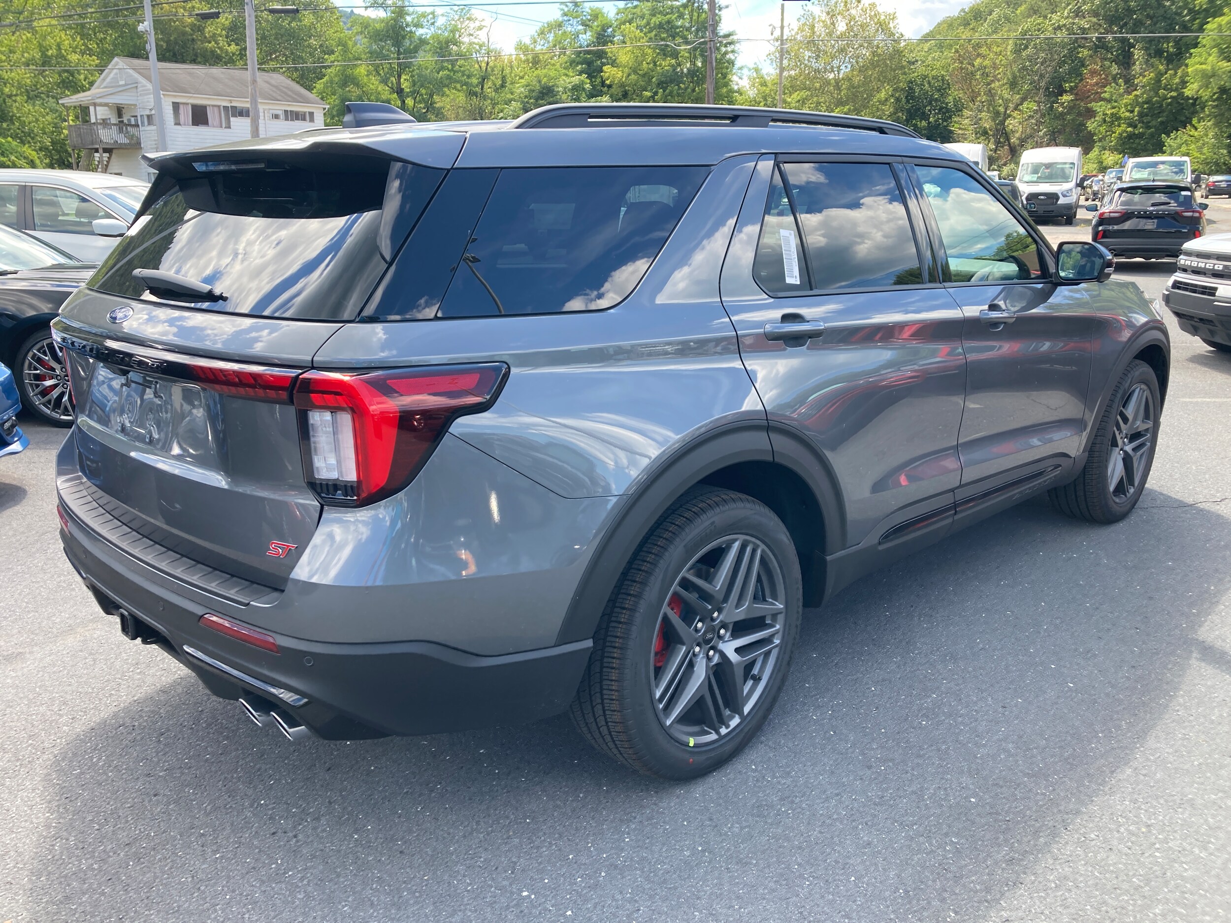 2025 Ford Explorer ST photo 2