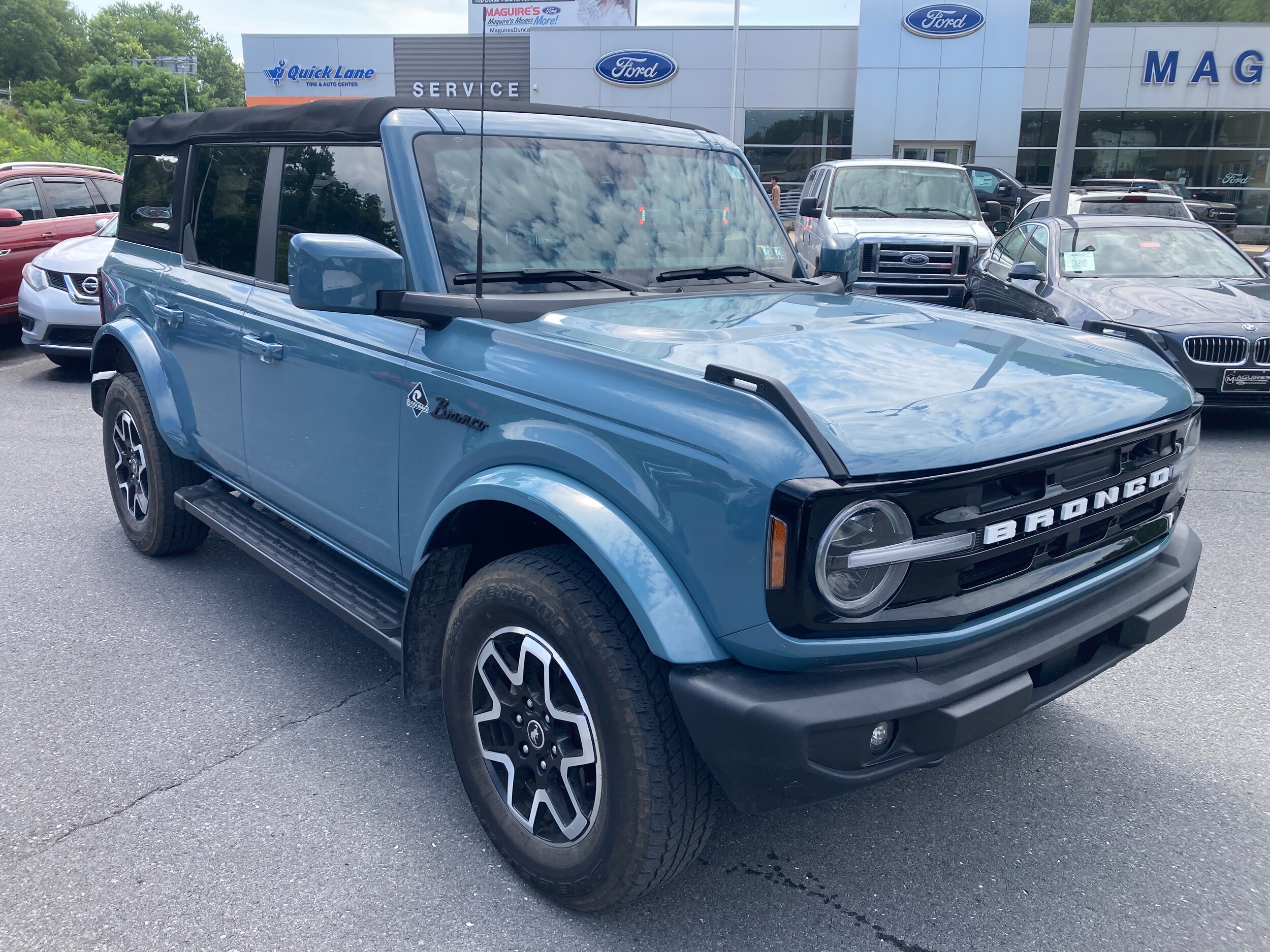 2022 Ford Bronco Outer Banks photo 3