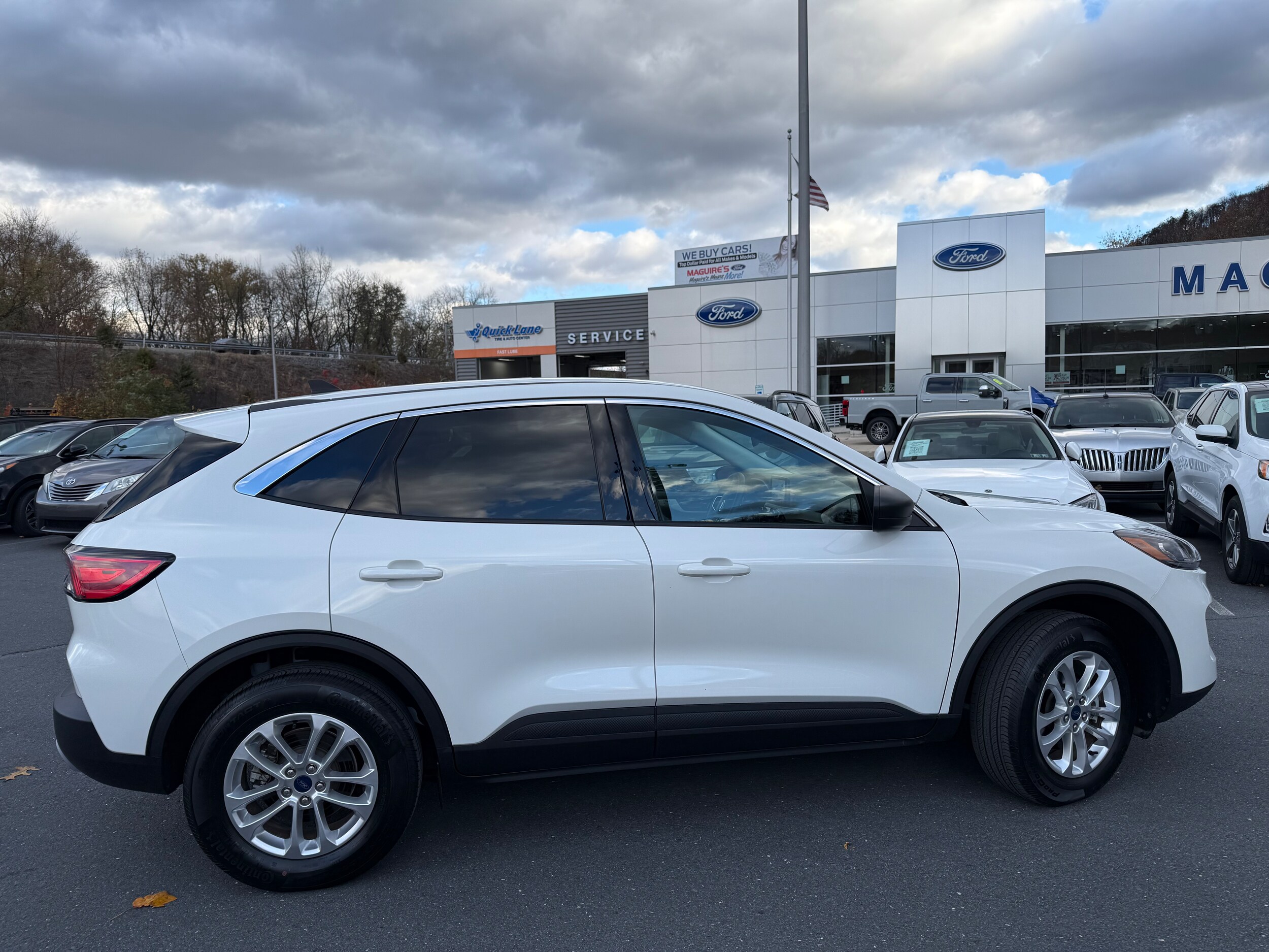 2022 Ford Escape SE photo 4