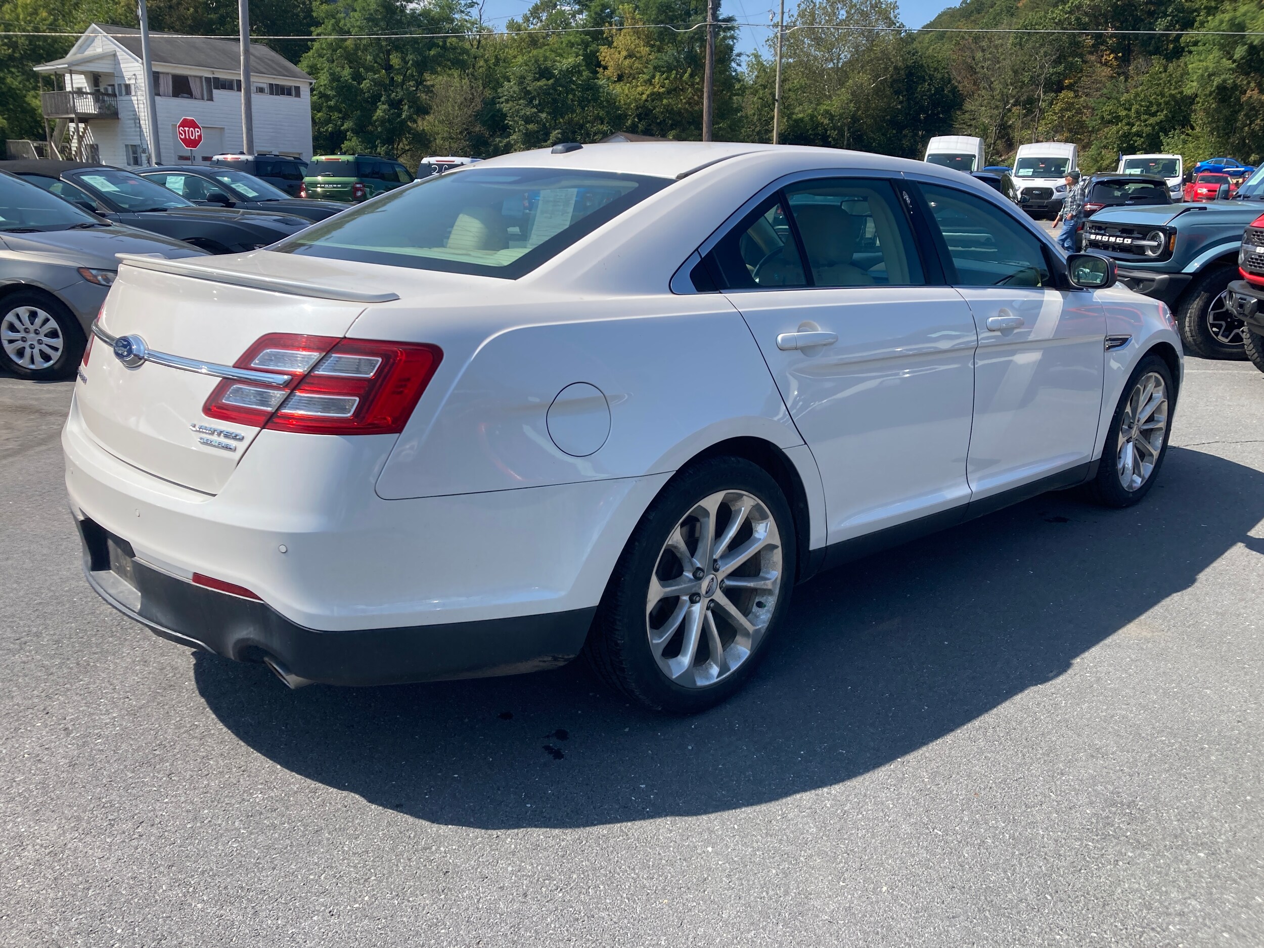 2015 Ford Taurus Limited photo 4